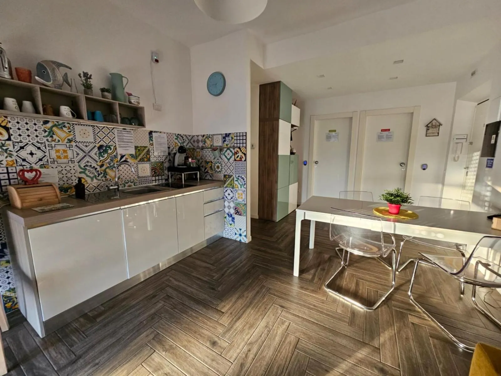 Communal kitchen in Be Your Home - Guest House Colors