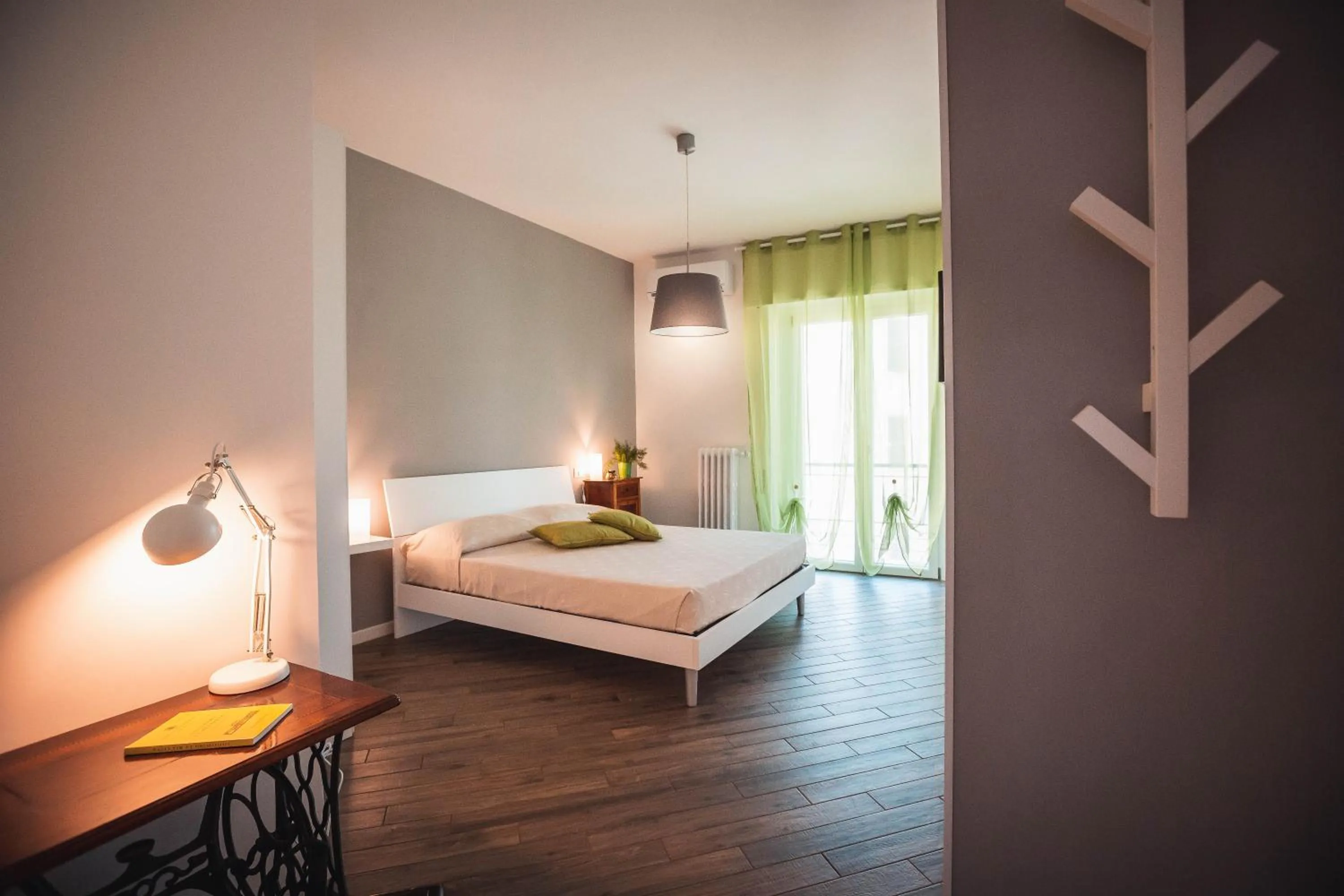 Photo of the whole room, Bed in Be Your Home - Guest House Colors