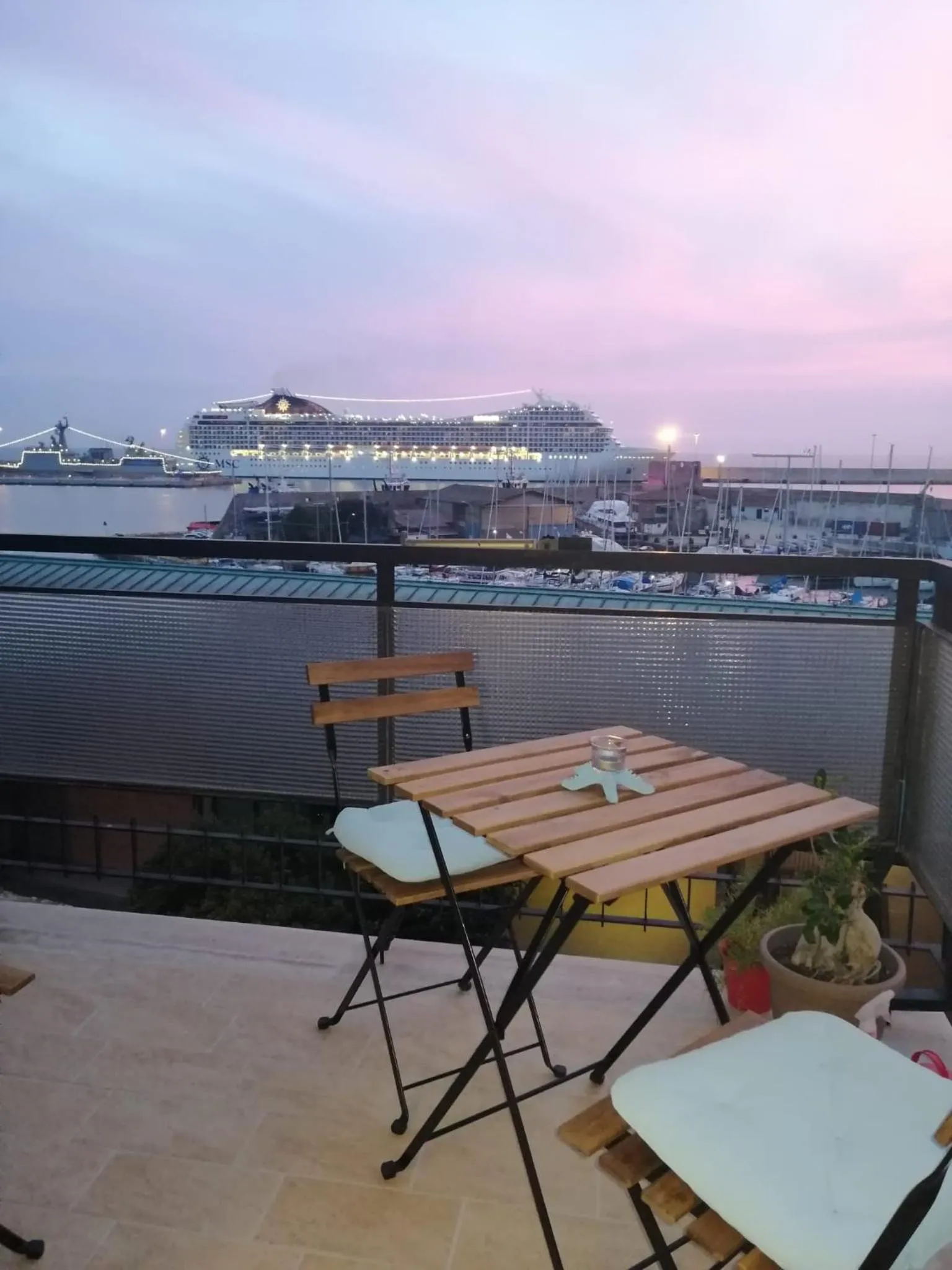 Balcony/Terrace in Be Your Home - Guest House Colors