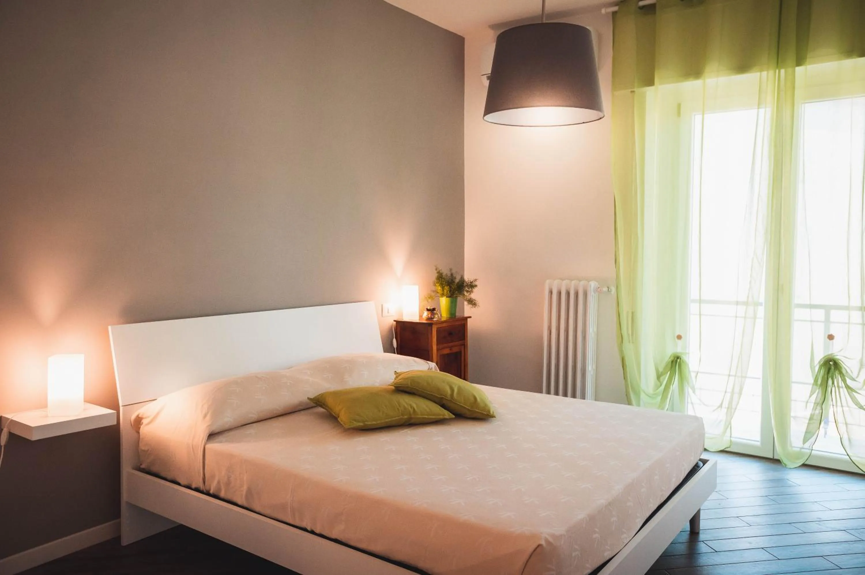 Photo of the whole room, Bed in Be Your Home - Guest House Colors