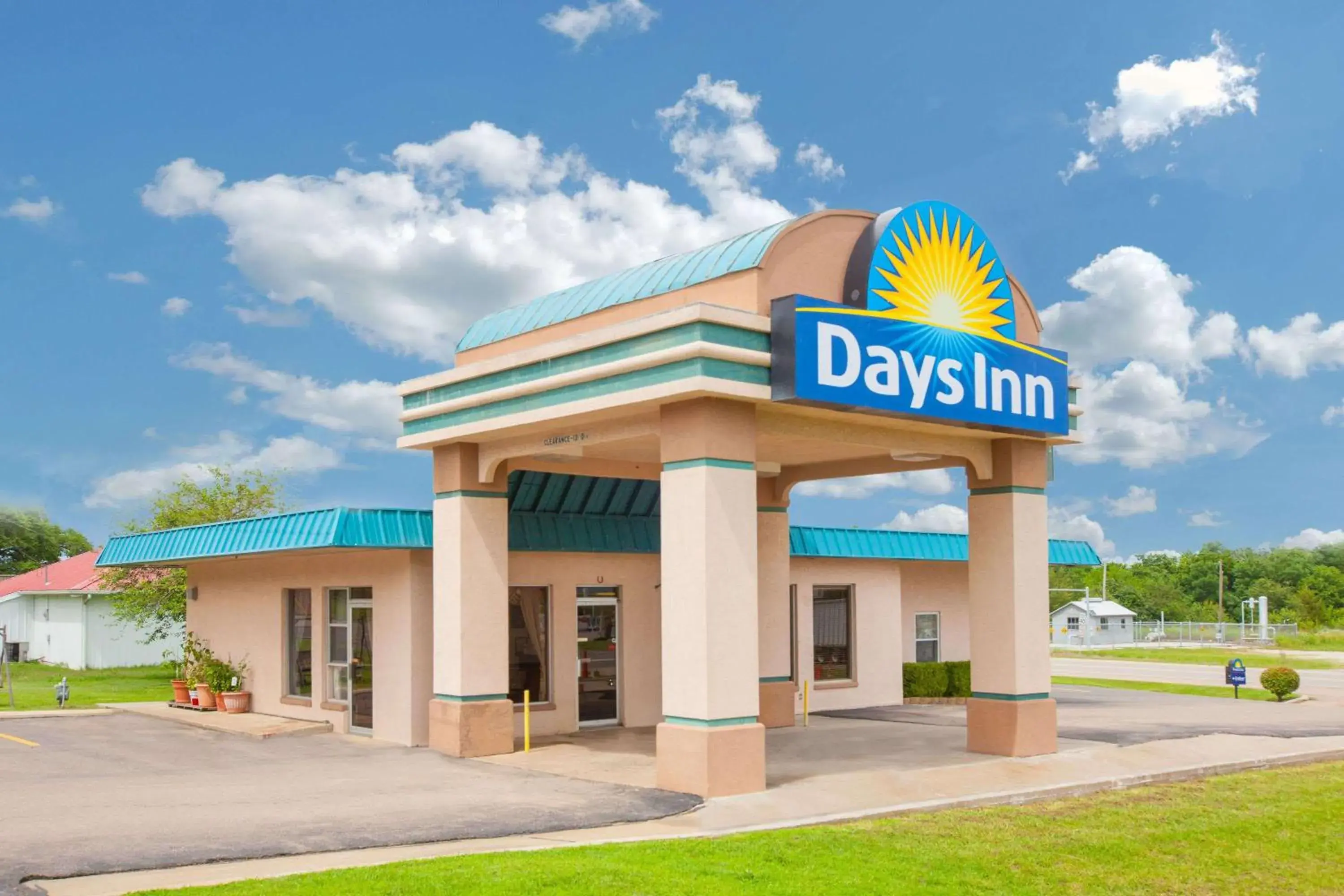 Property building in Days Inn by Wyndham Okemah Property building in Days Inn by Wyndham Okemah