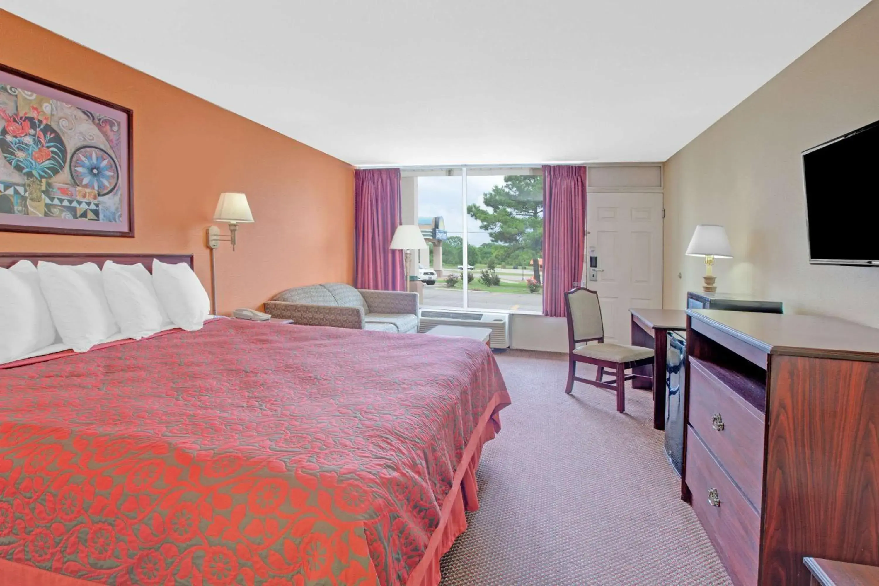 Photo of the whole room, Bed in Days Inn by Wyndham Okemah Photo of the whole room, Bed in Days Inn by Wyndham Okemah