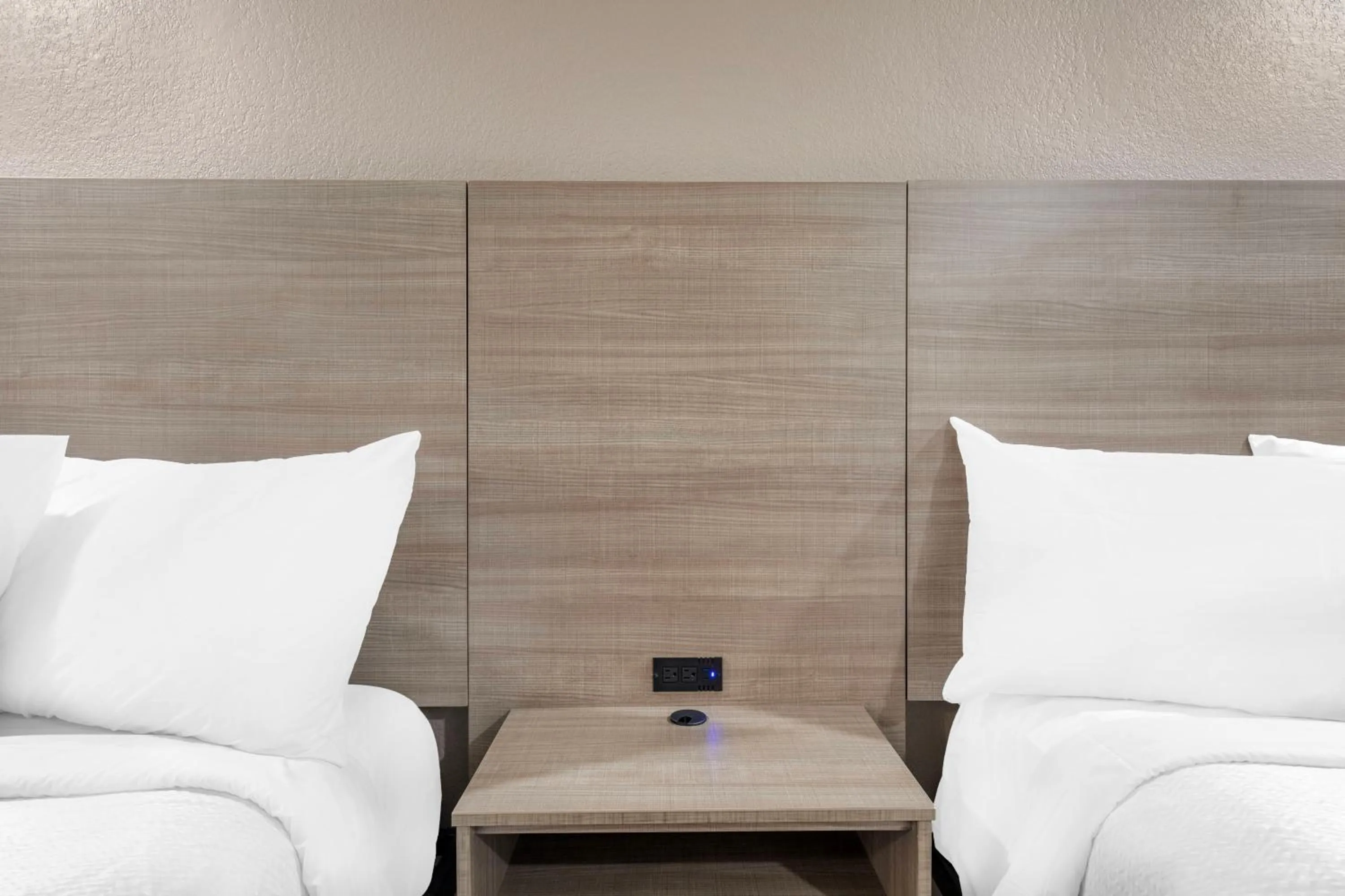 Bed in Red Roof Inn Suffolk