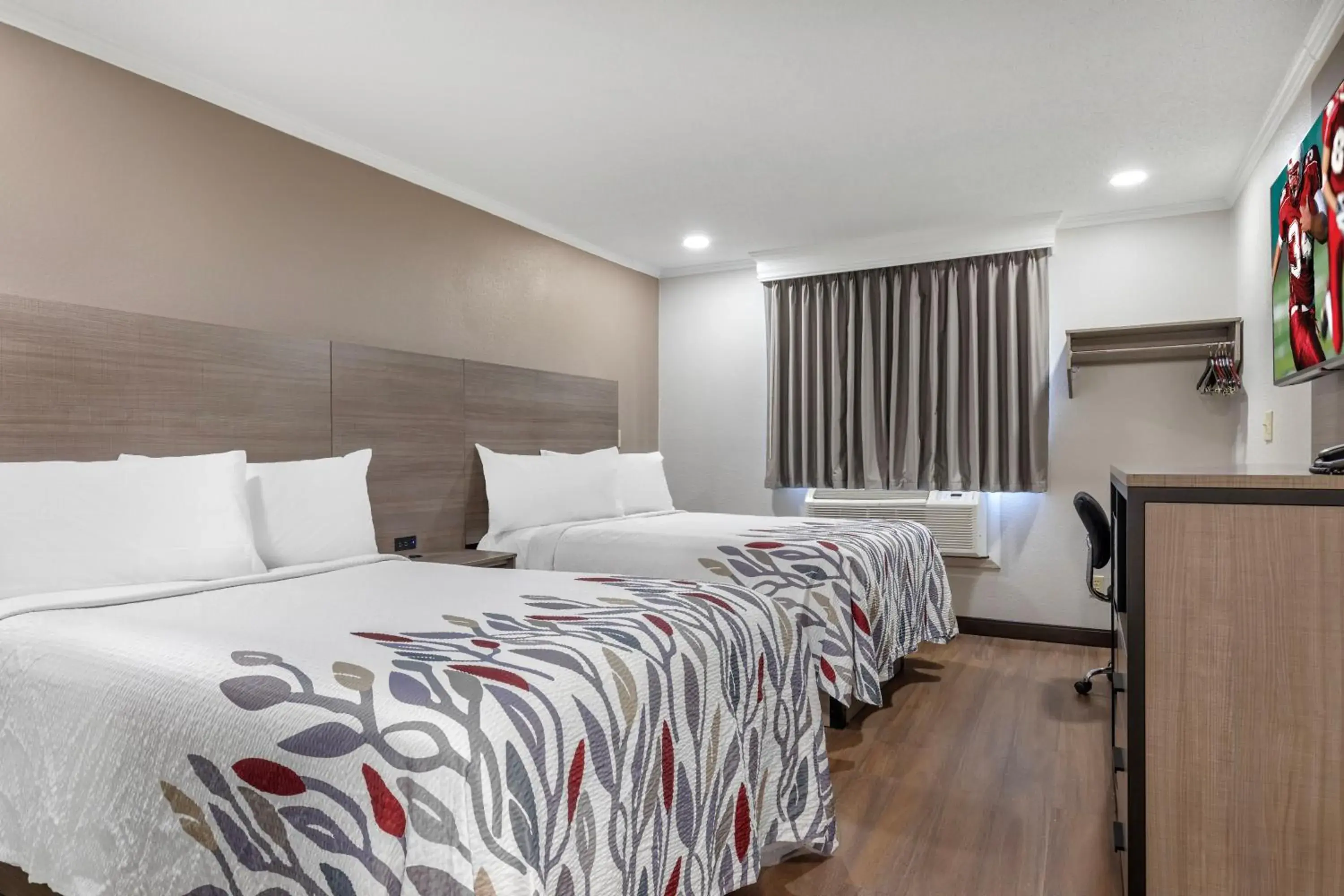 Bedroom, Bed in Red Roof Inn Suffolk Bedroom, Bed in Red Roof Inn Suffolk