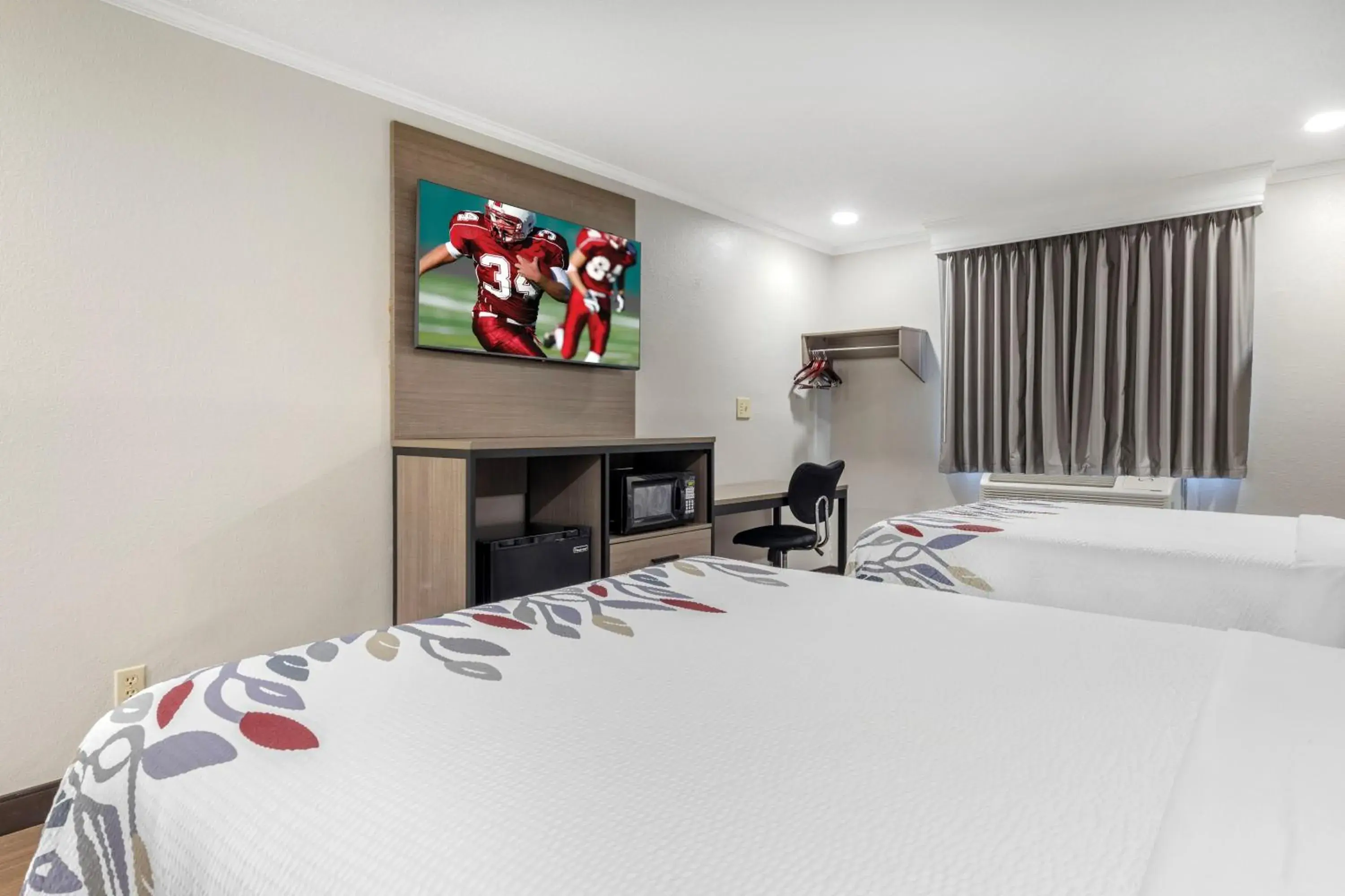 Bedroom, Bed in Red Roof Inn Suffolk Bedroom, Bed in Red Roof Inn Suffolk