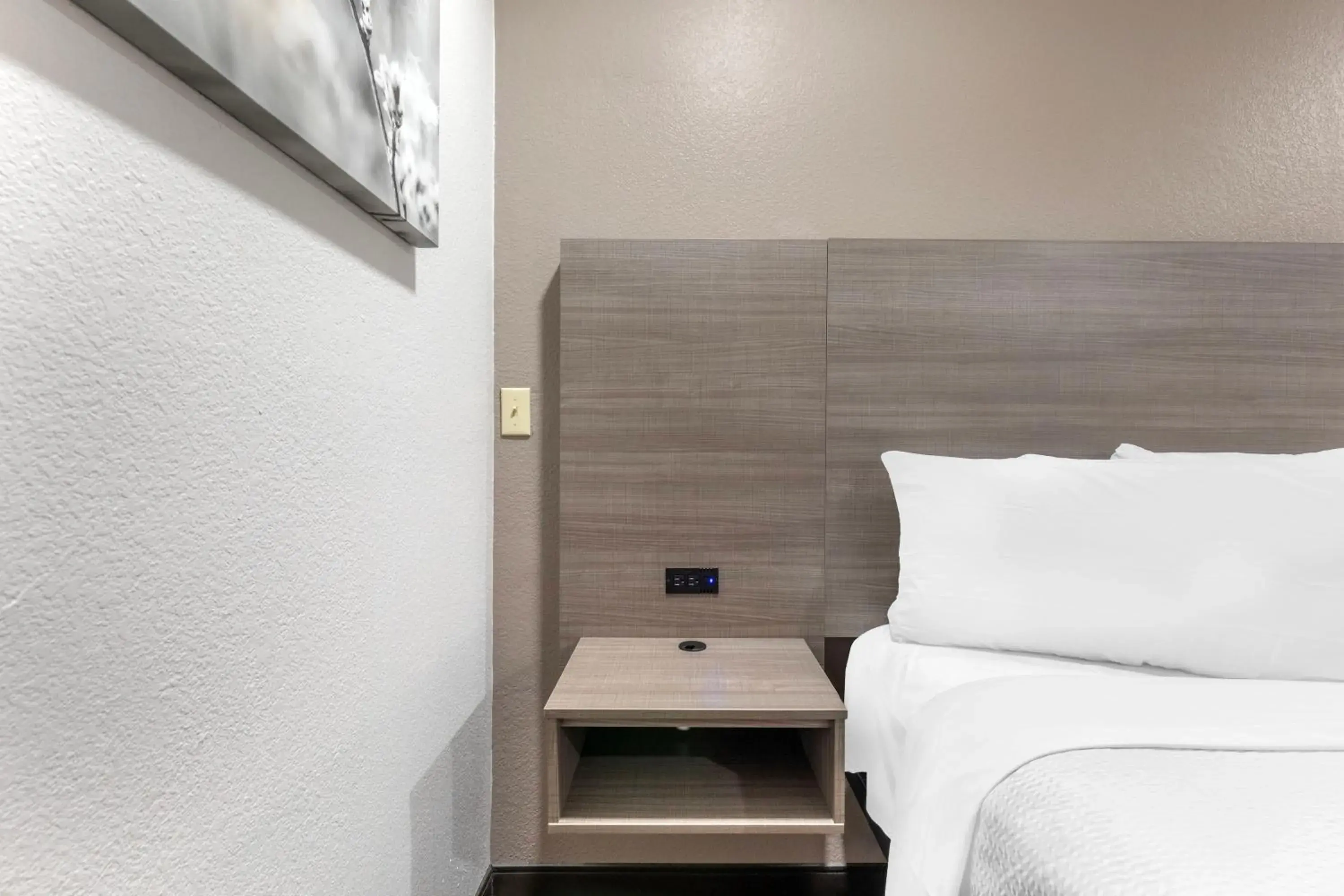 Bedroom, Bed in Red Roof Inn Suffolk Bedroom, Bed in Red Roof Inn Suffolk