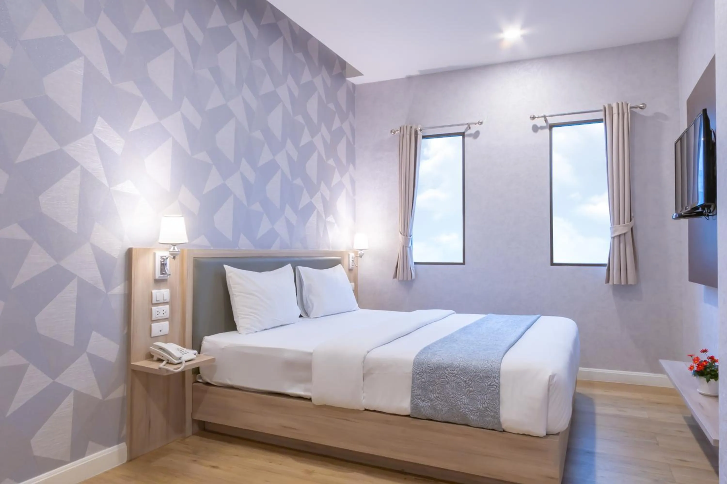 Bedroom, Bed in Leela Orchid Hotel