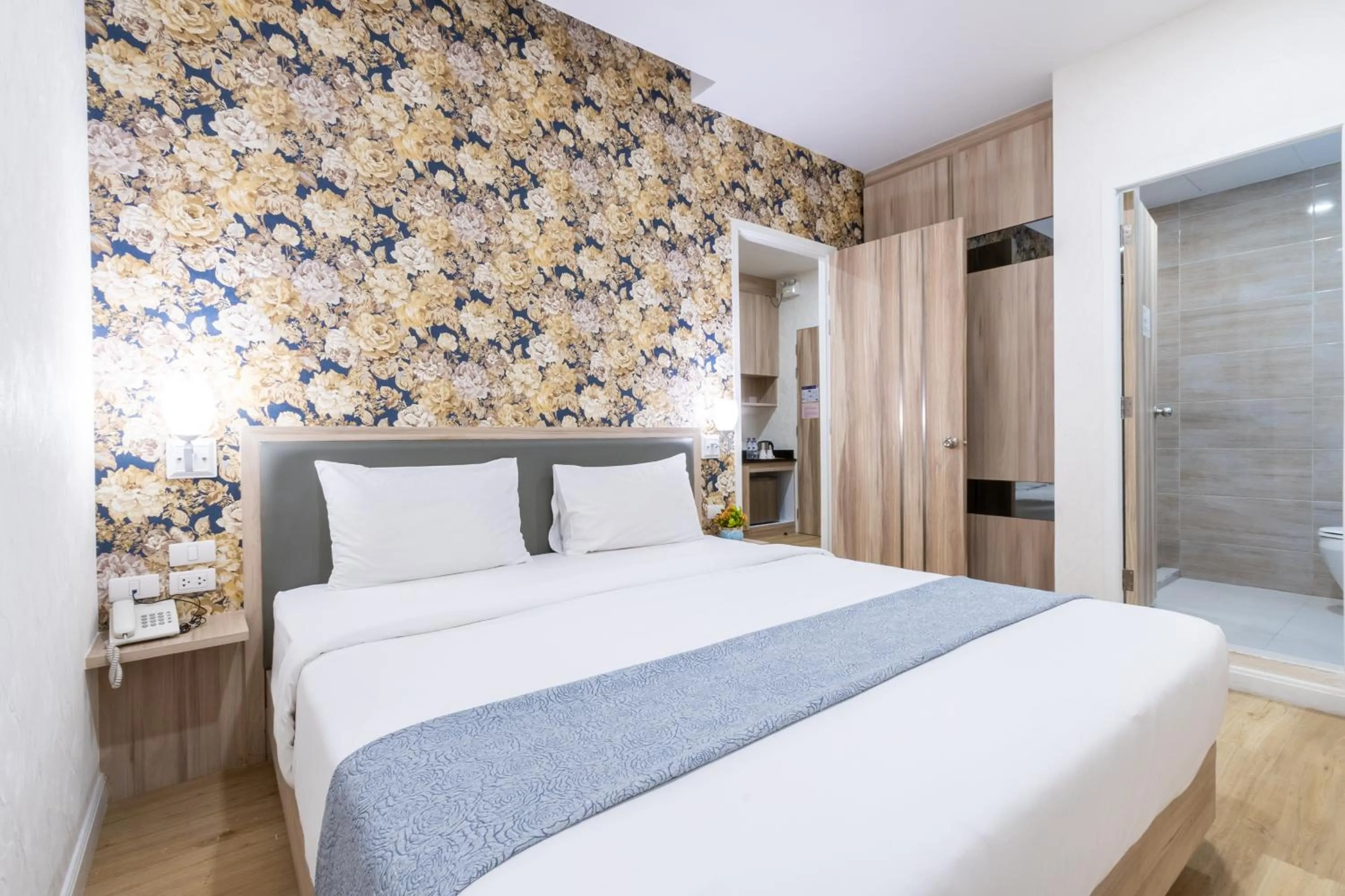 Photo of the whole room, Bed in Leela Orchid Hotel