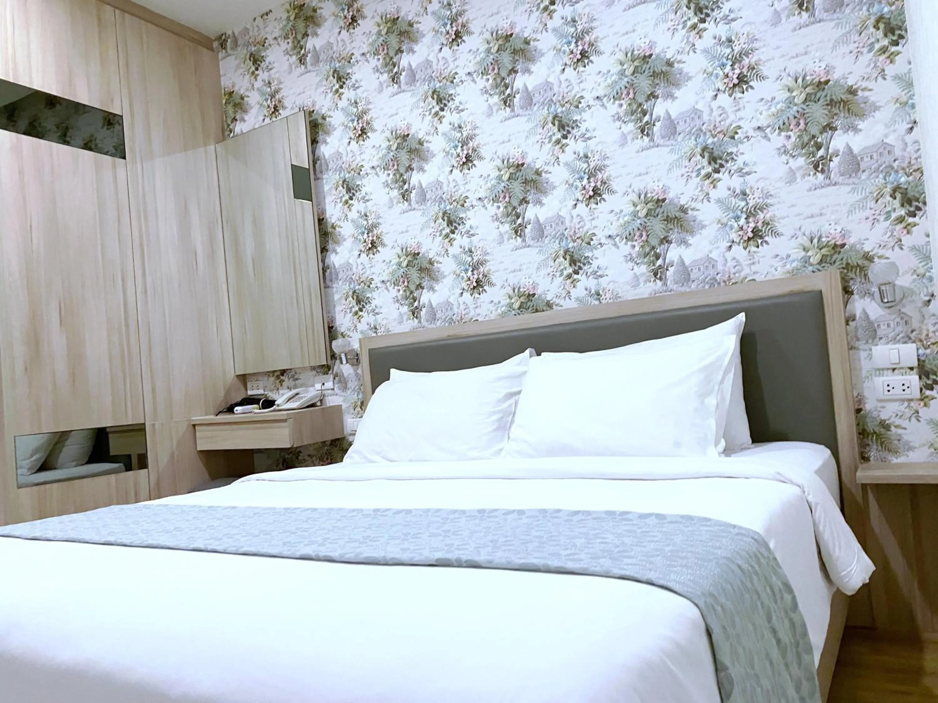 Bed in Leela Orchid Hotel