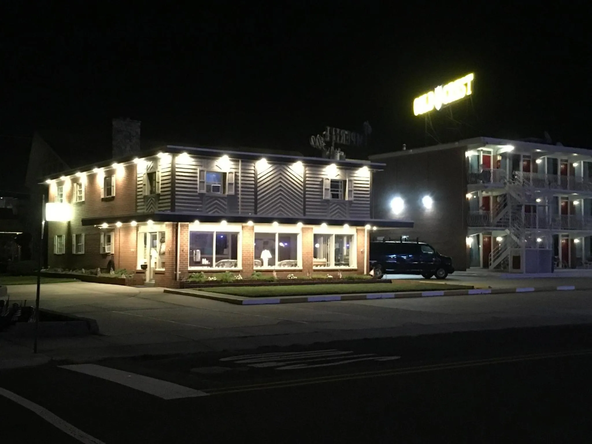 Gold Crest Motel