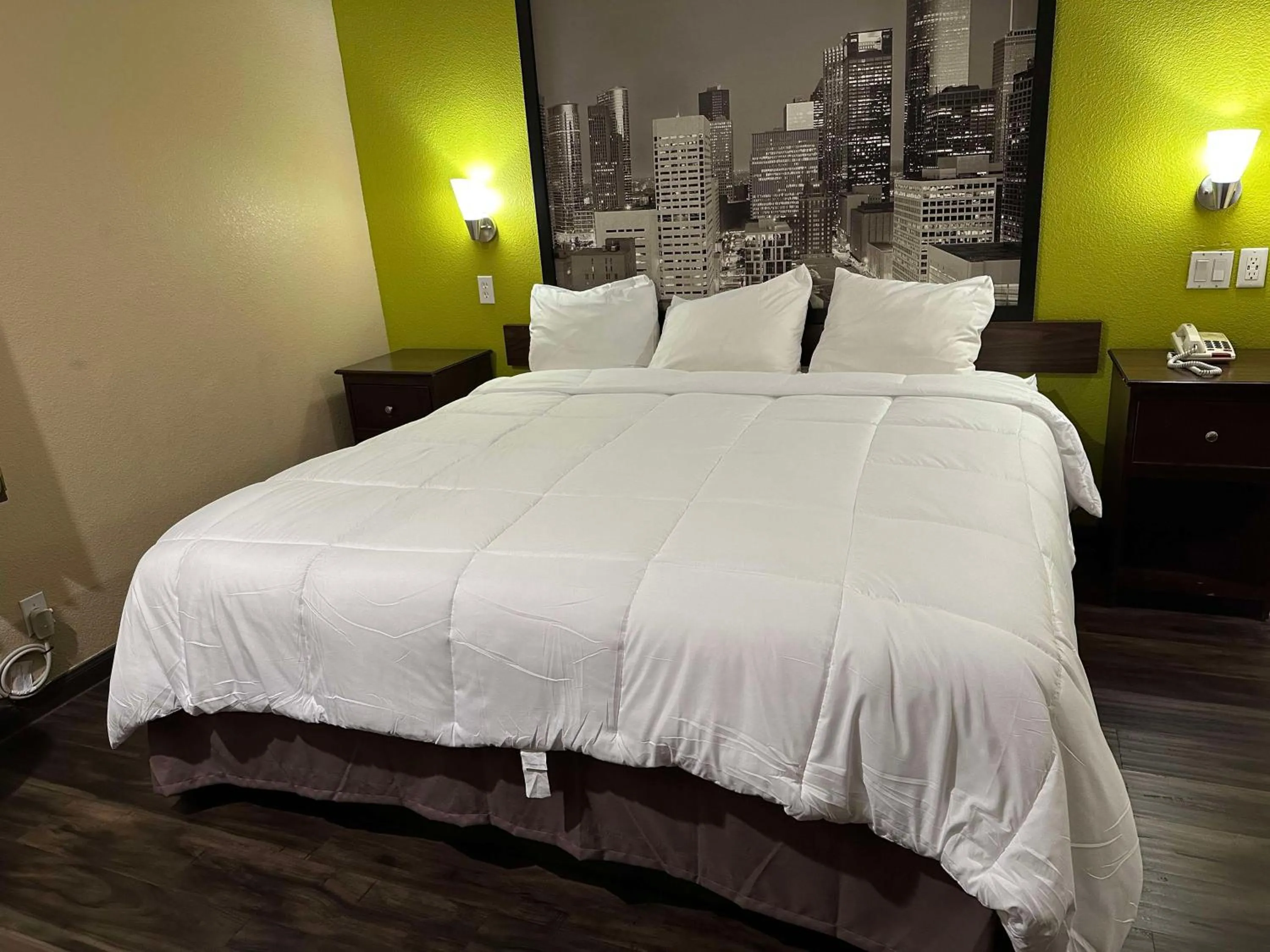 Bedroom, Bed in Super 8 by Wyndham Intercontinental Houston TX