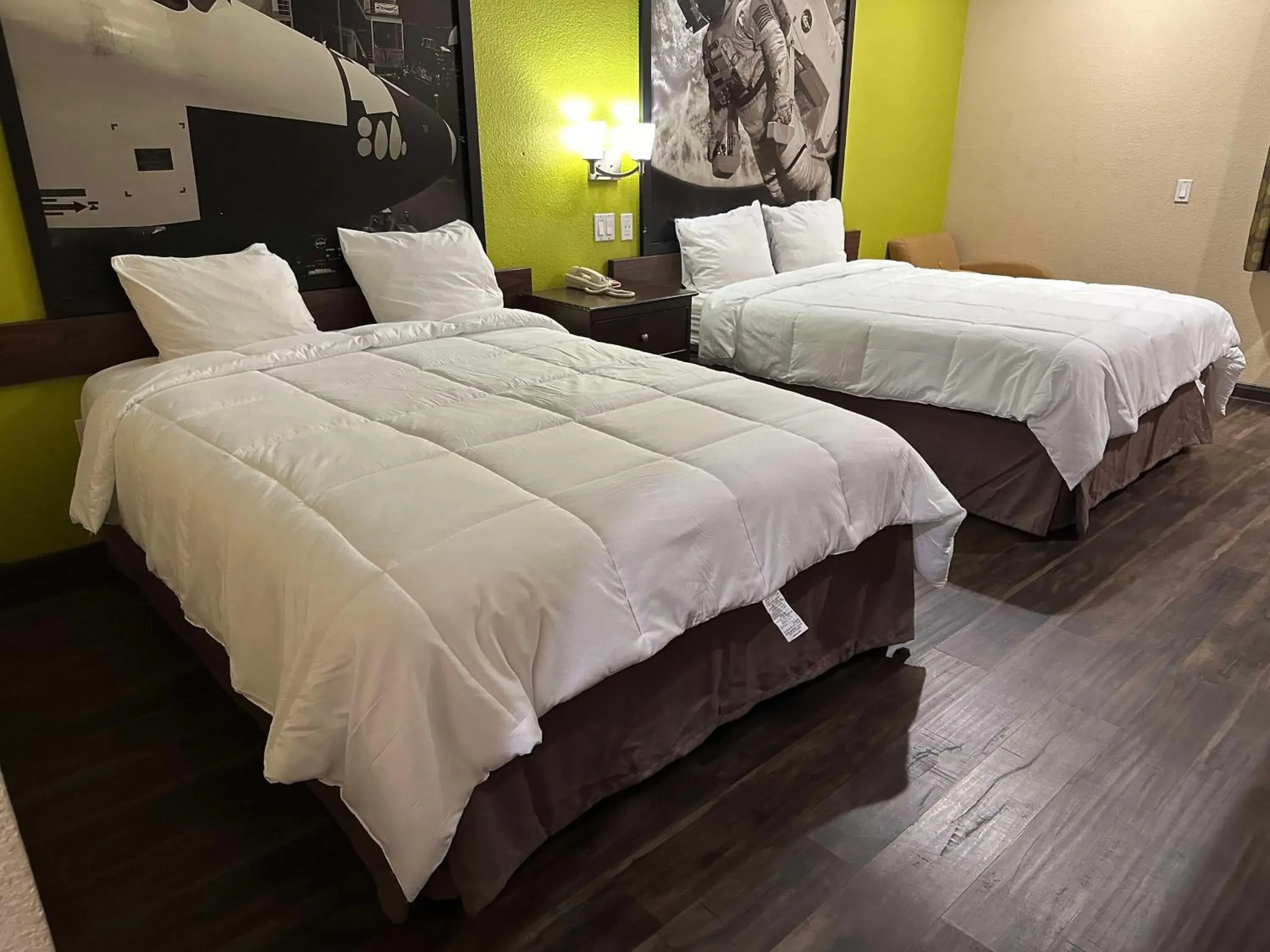 Bedroom, Bed in Red Lion Inn & Suites IAH Airport East Bedroom, Bed in Red Lion Inn & Suites IAH Airport East