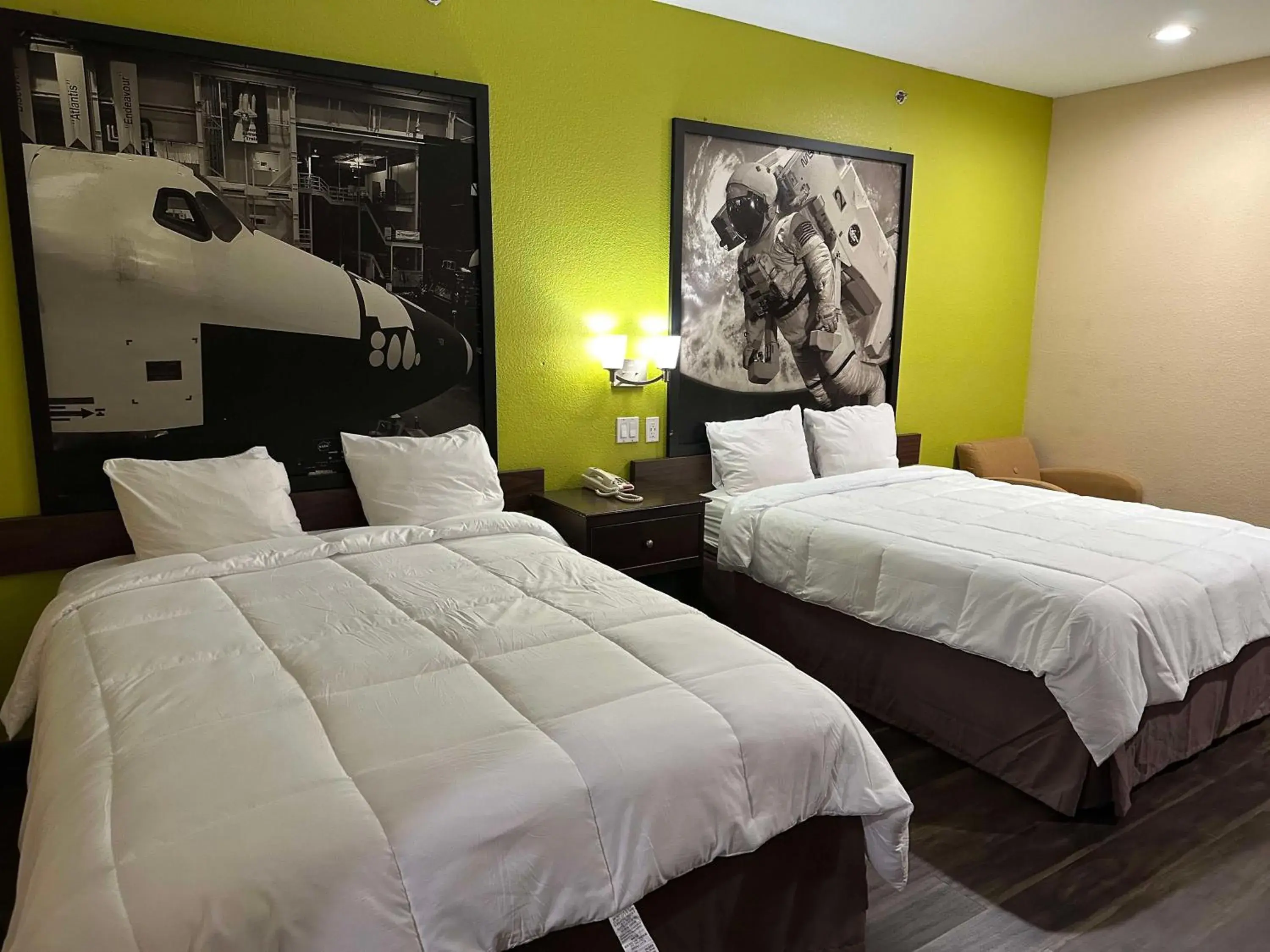 Bedroom, Bed in Red Lion Inn & Suites IAH Airport East Bedroom, Bed in Red Lion Inn & Suites IAH Airport East