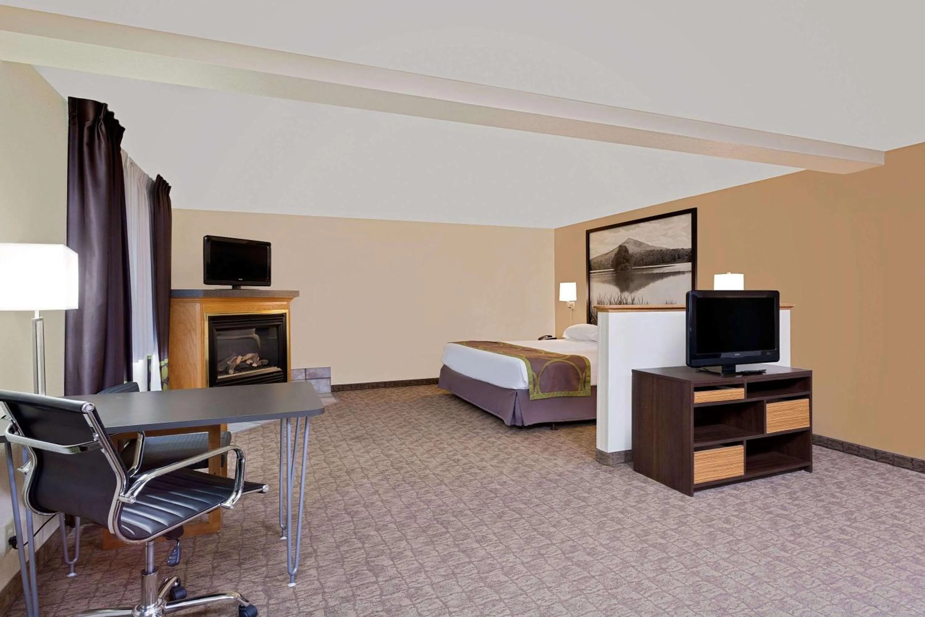 Photo of the whole room, Bed in Super 8 by Wyndham Lebanon
