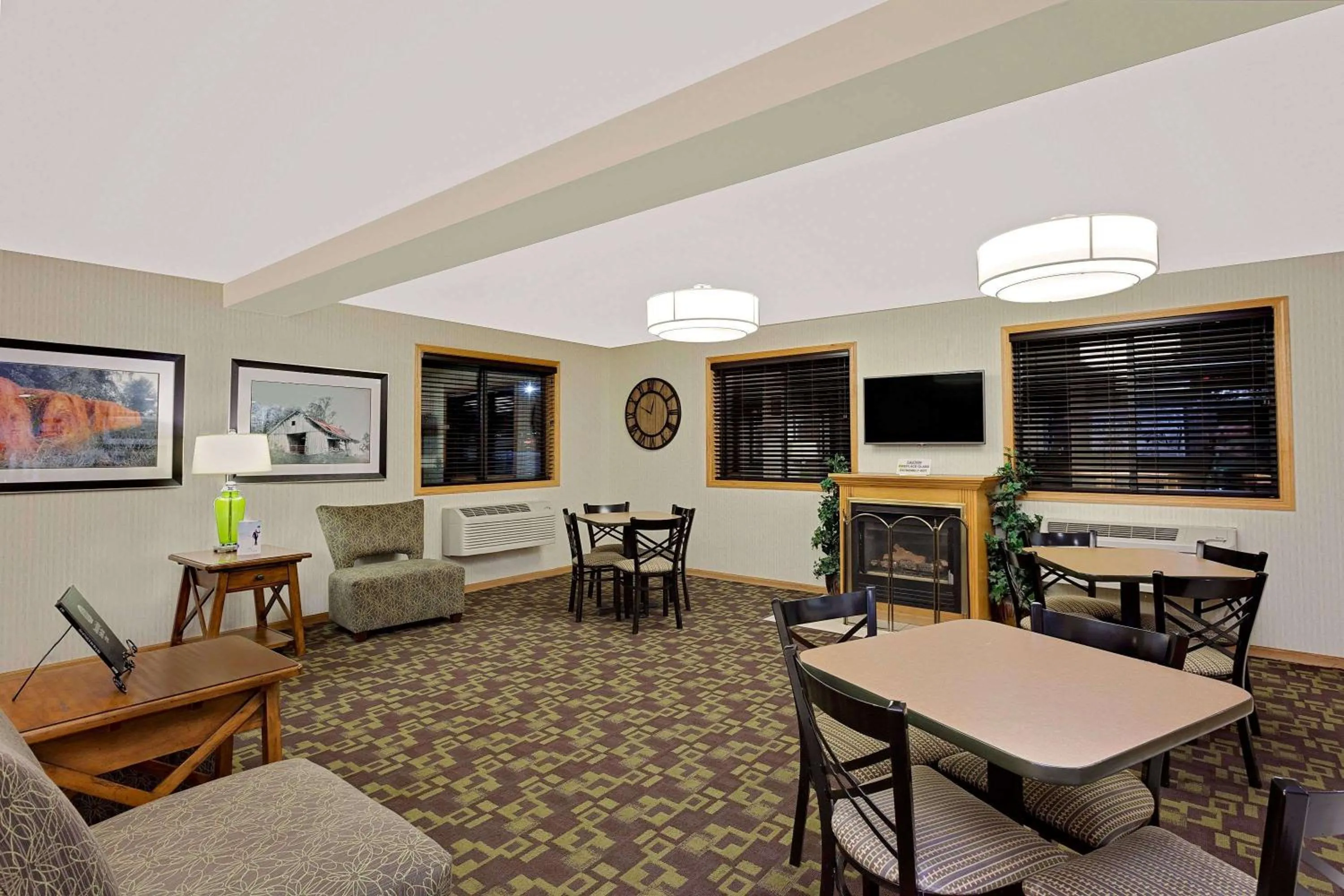 Lobby or reception in Super 8 by Wyndham Lebanon