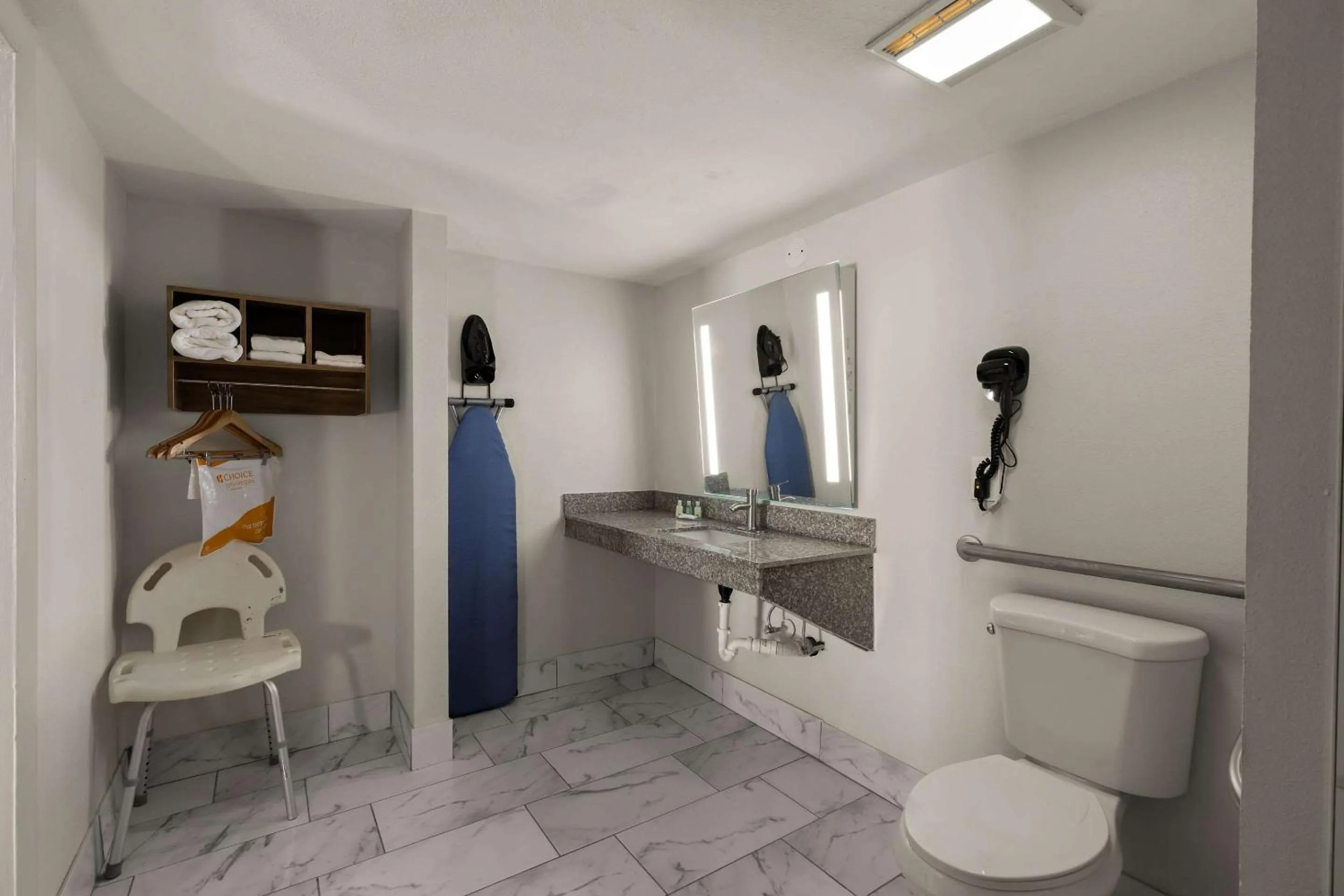 Bedroom in Quality Inn