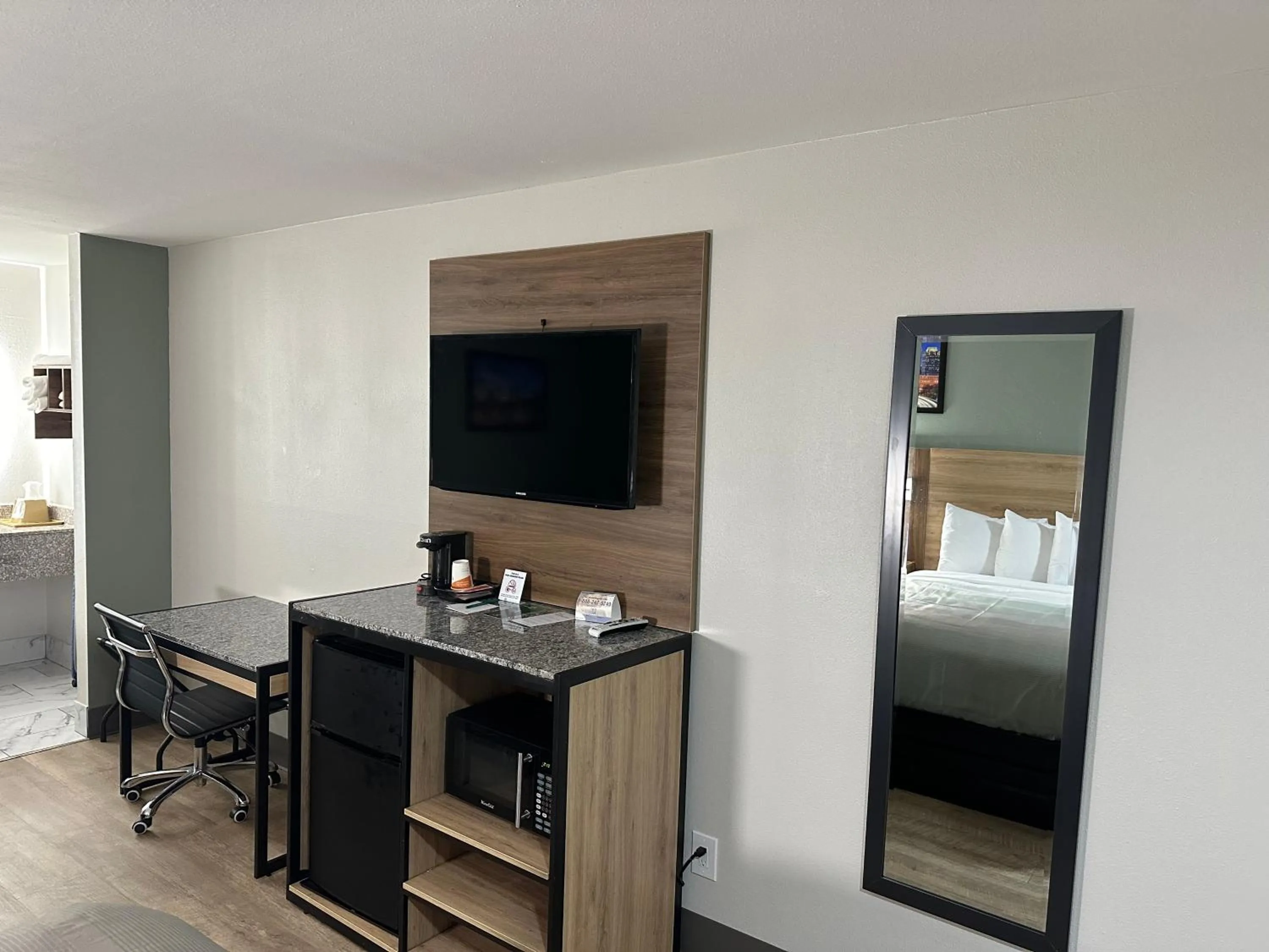 TV and multimedia, Bed in Quality Inn