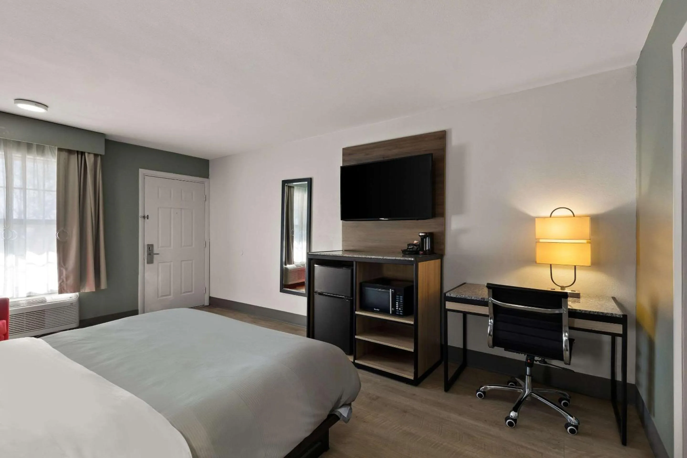 Bedroom, Bed in Quality Inn