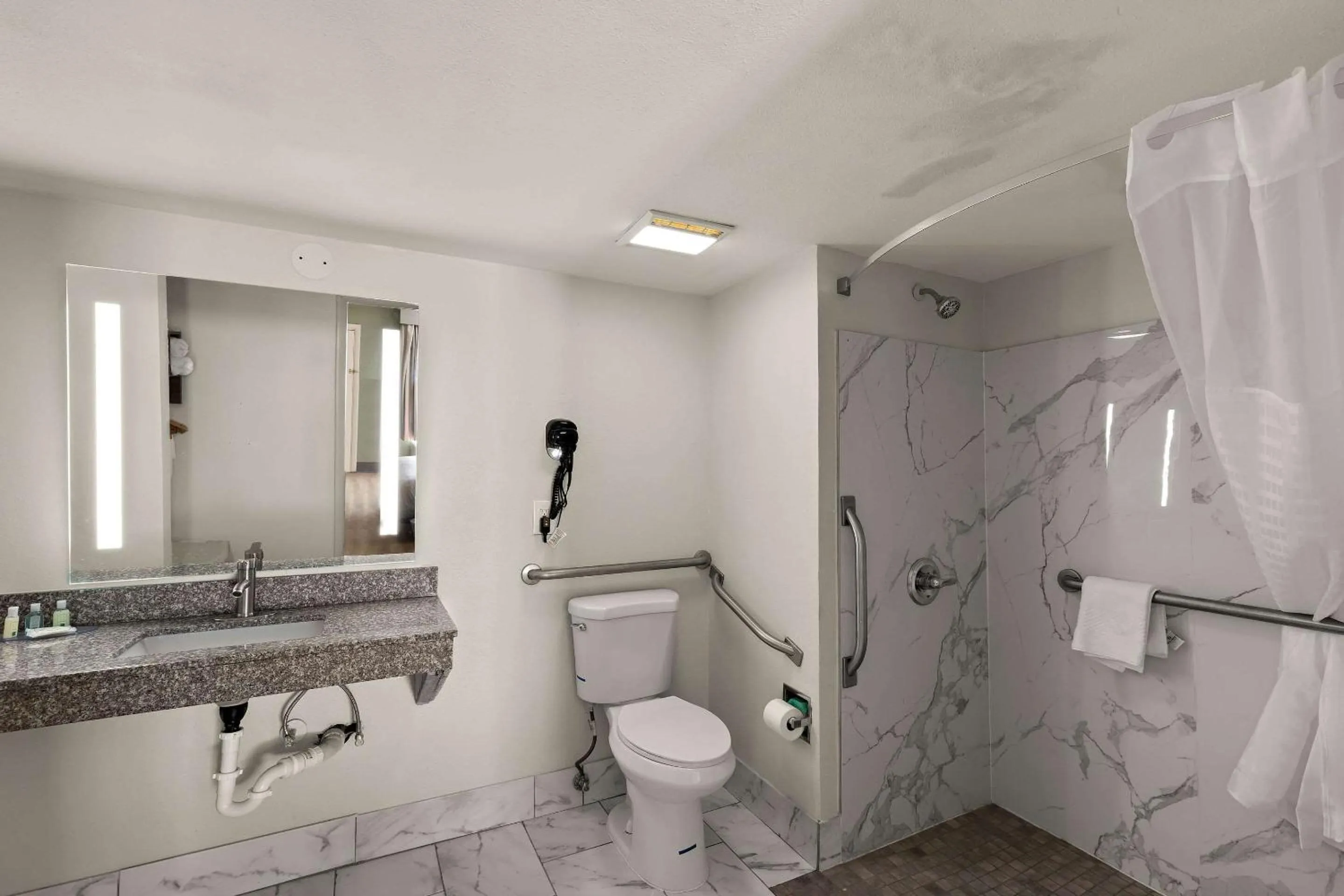 Bedroom in Quality Inn