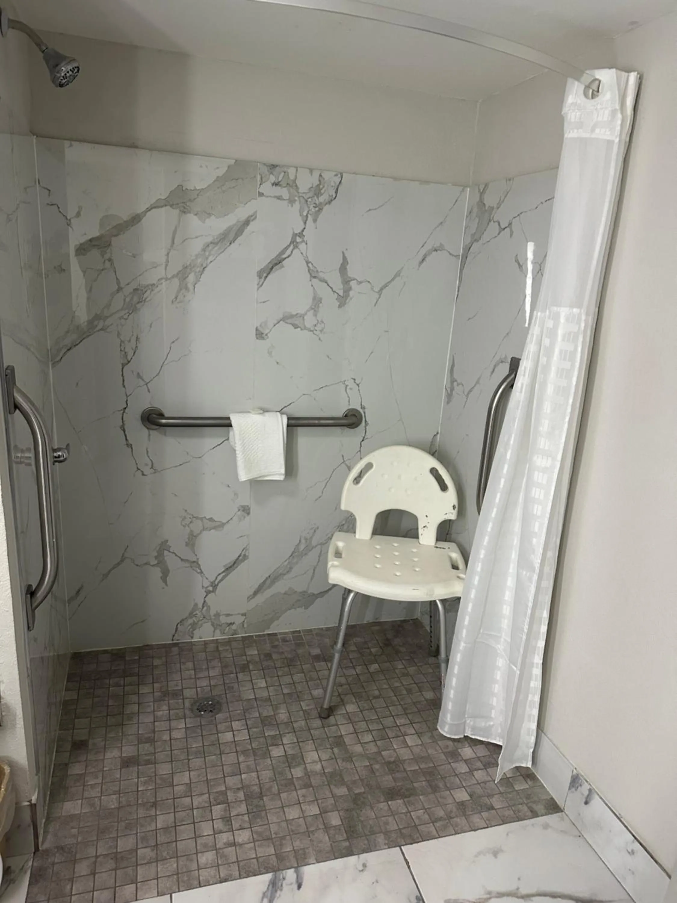 Bathroom in Quality Inn