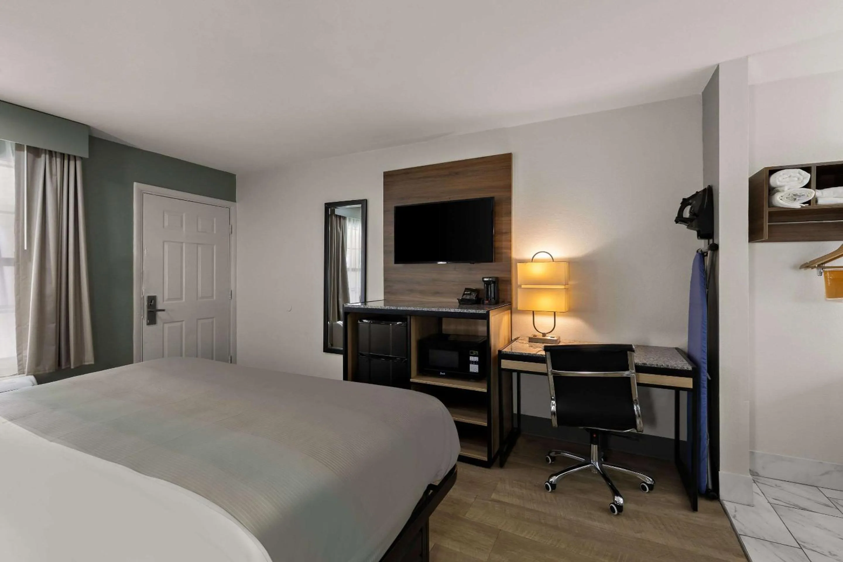 Bedroom, Bed in Quality Inn