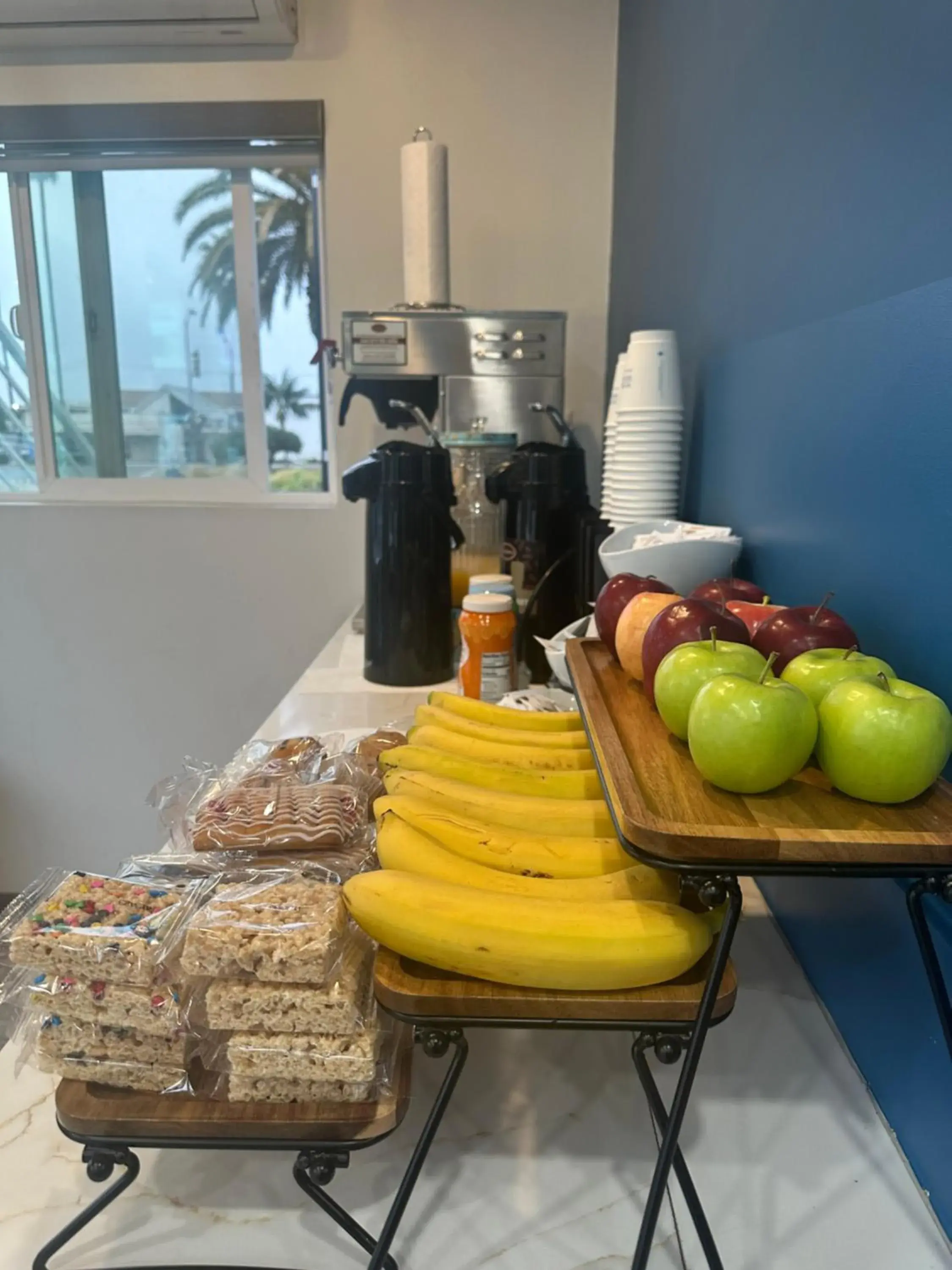 Breakfast in Super 8 by Wyndham Oceanside Downtown Breakfast in Super 8 by Wyndham Oceanside Downtown