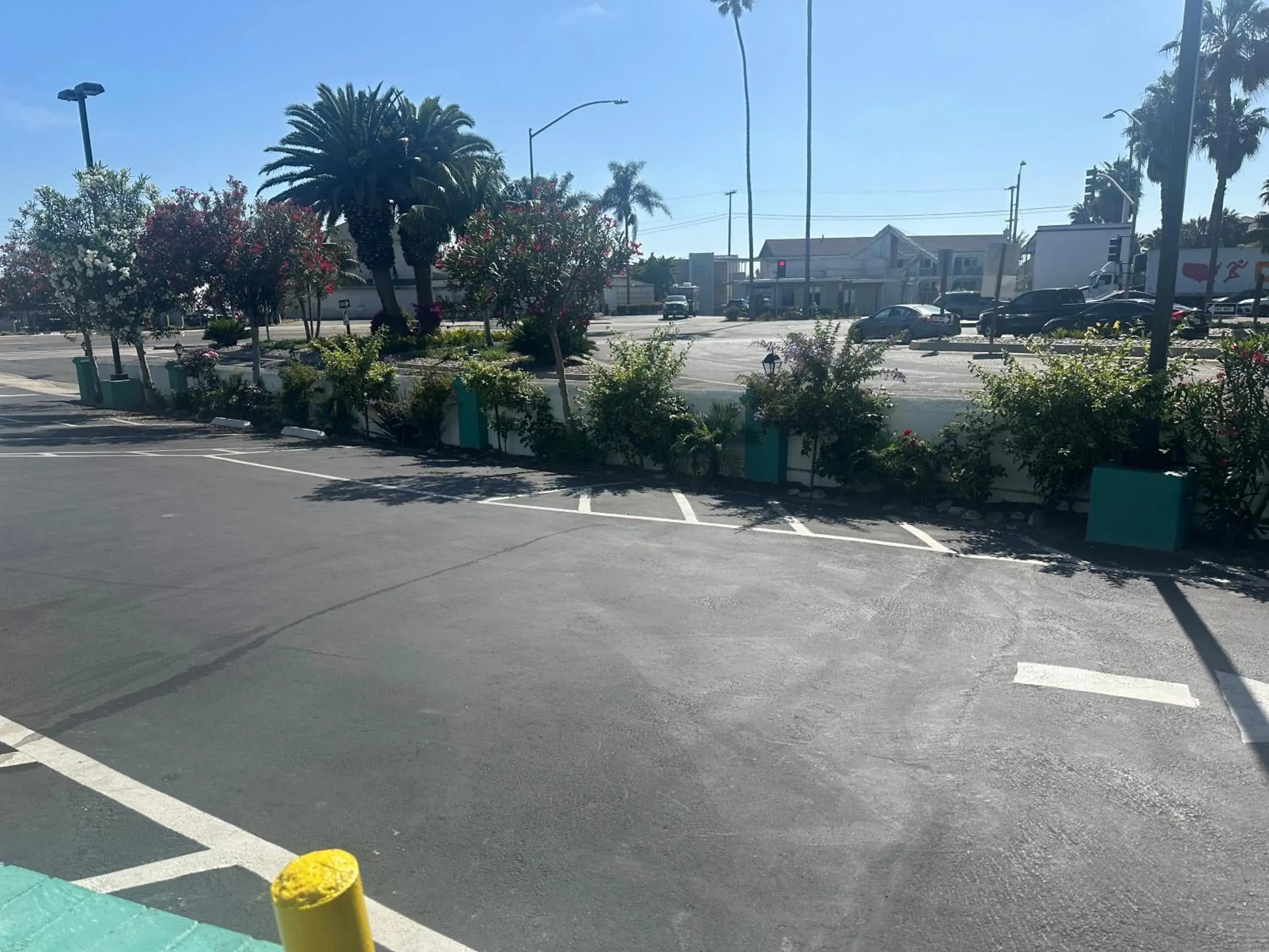 Property building in Super 8 by Wyndham Oceanside Downtown Property building in Super 8 by Wyndham Oceanside Downtown