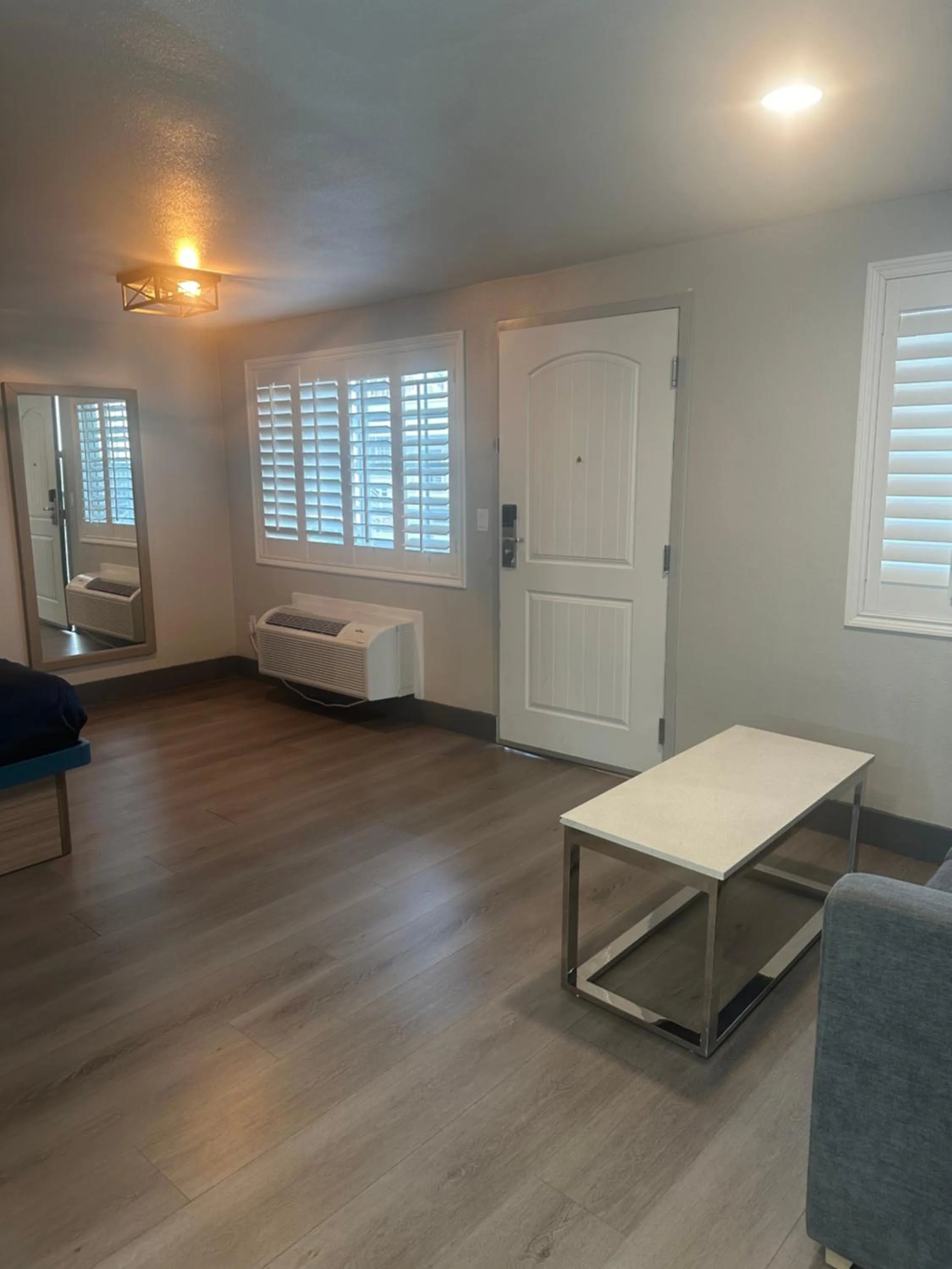 Living room, Bed in Super 8 by Wyndham Oceanside Downtown