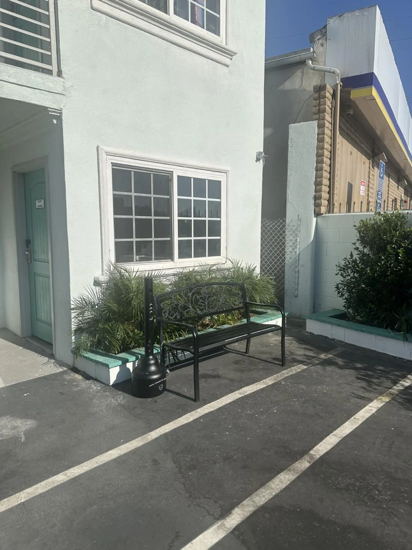 Seating area in Super 8 by Wyndham Oceanside Downtown