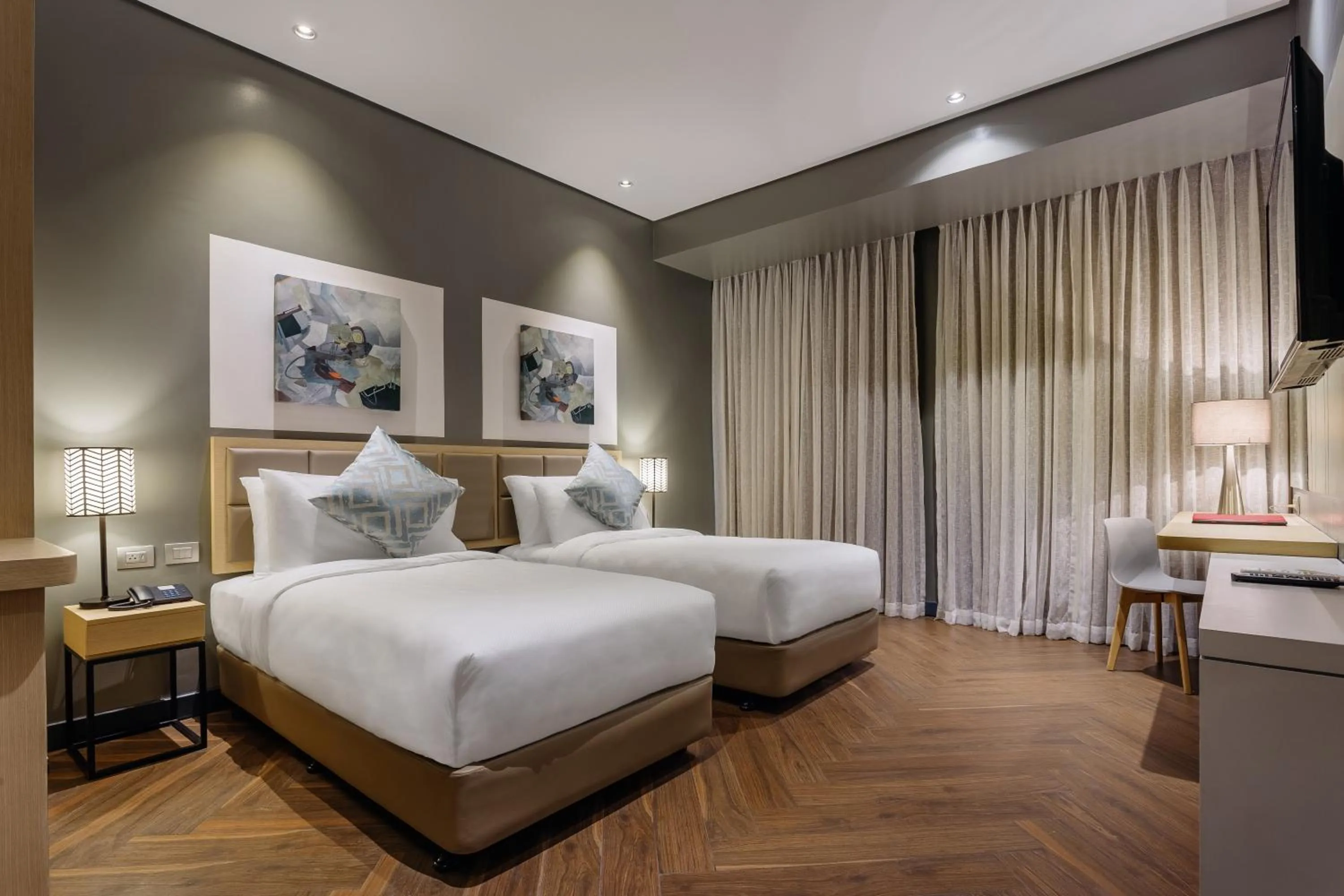 Bedroom, Bed in Summit Hotel Greenhills