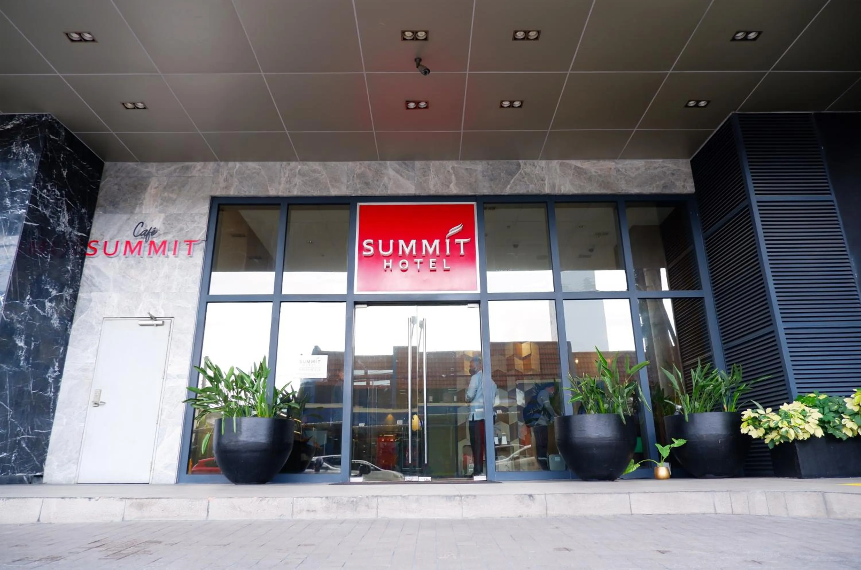 Facade/entrance in Summit Hotel Greenhills