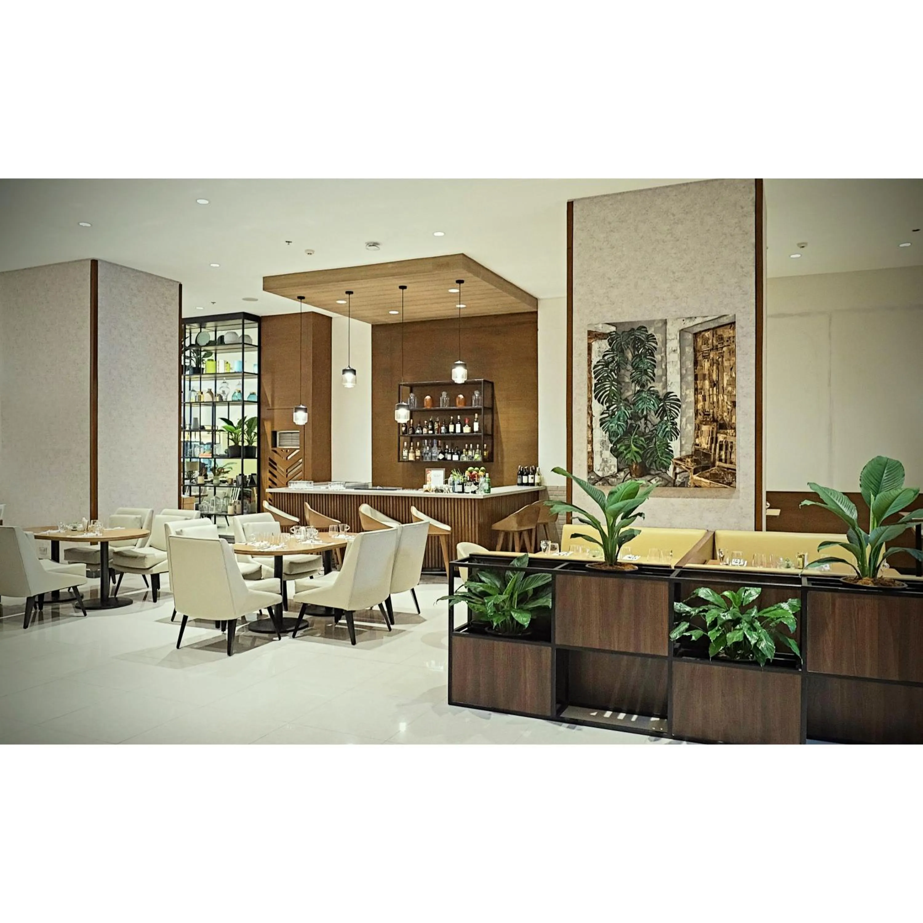 Restaurant/places to eat in Summit Hotel Greenhills