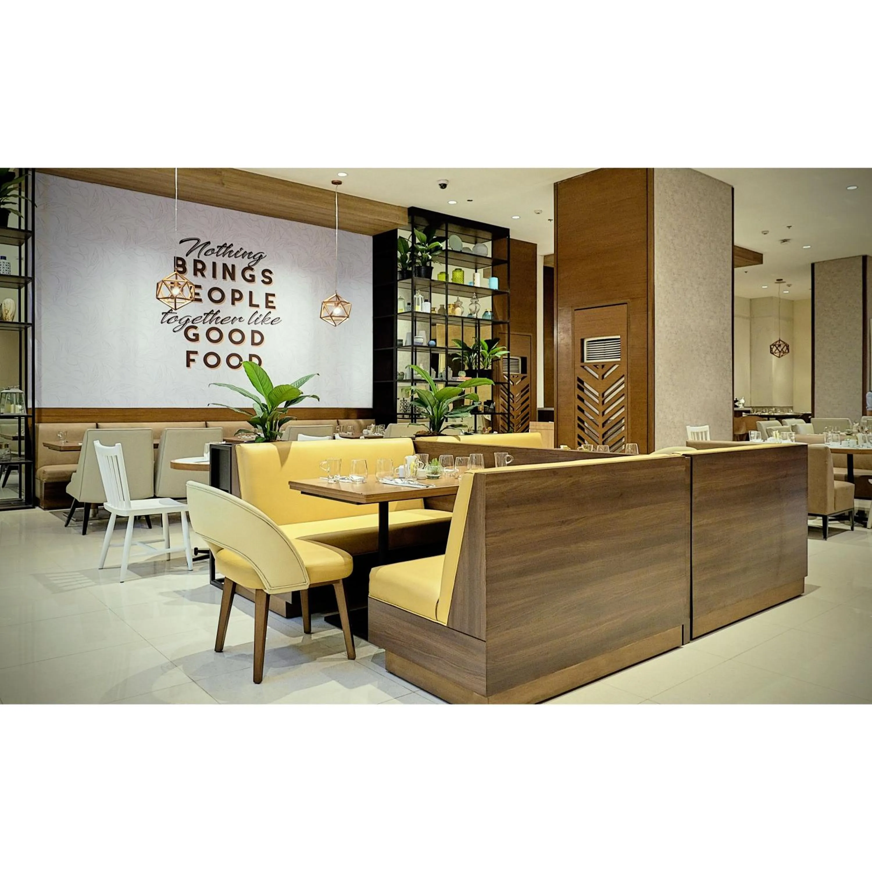 Restaurant/places to eat in Summit Hotel Greenhills