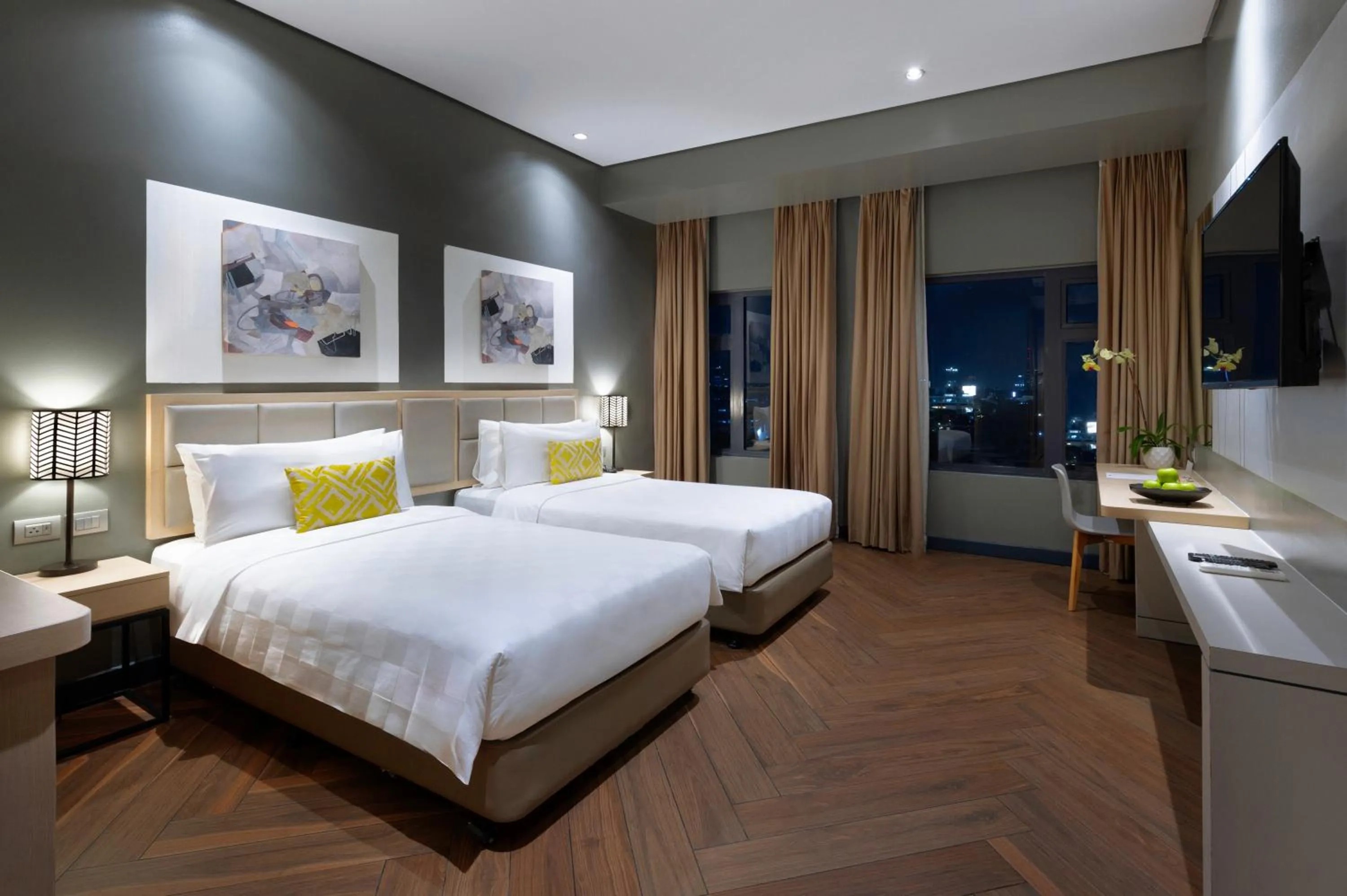 Bed in Summit Hotel Greenhills