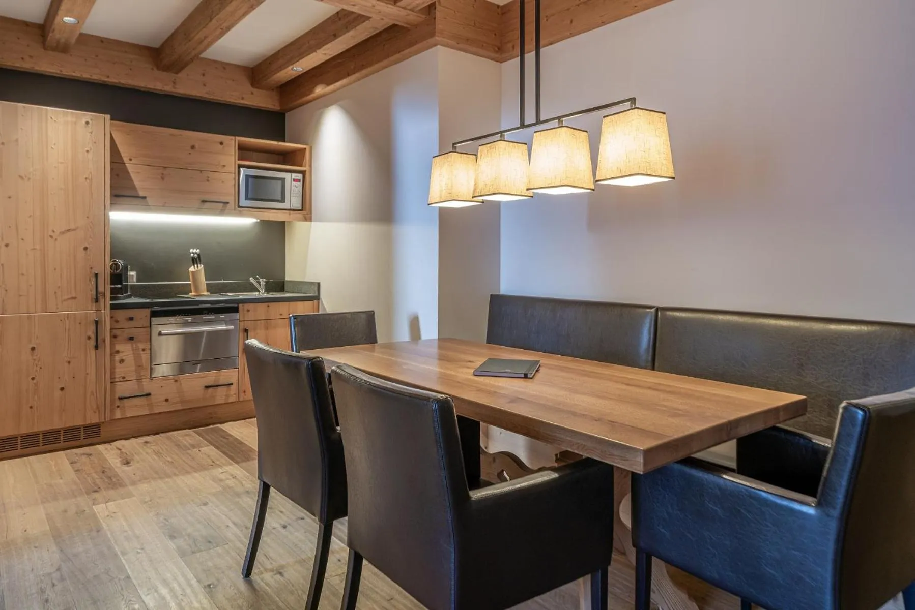 Dining area in Gletscherblick- serviced apartments