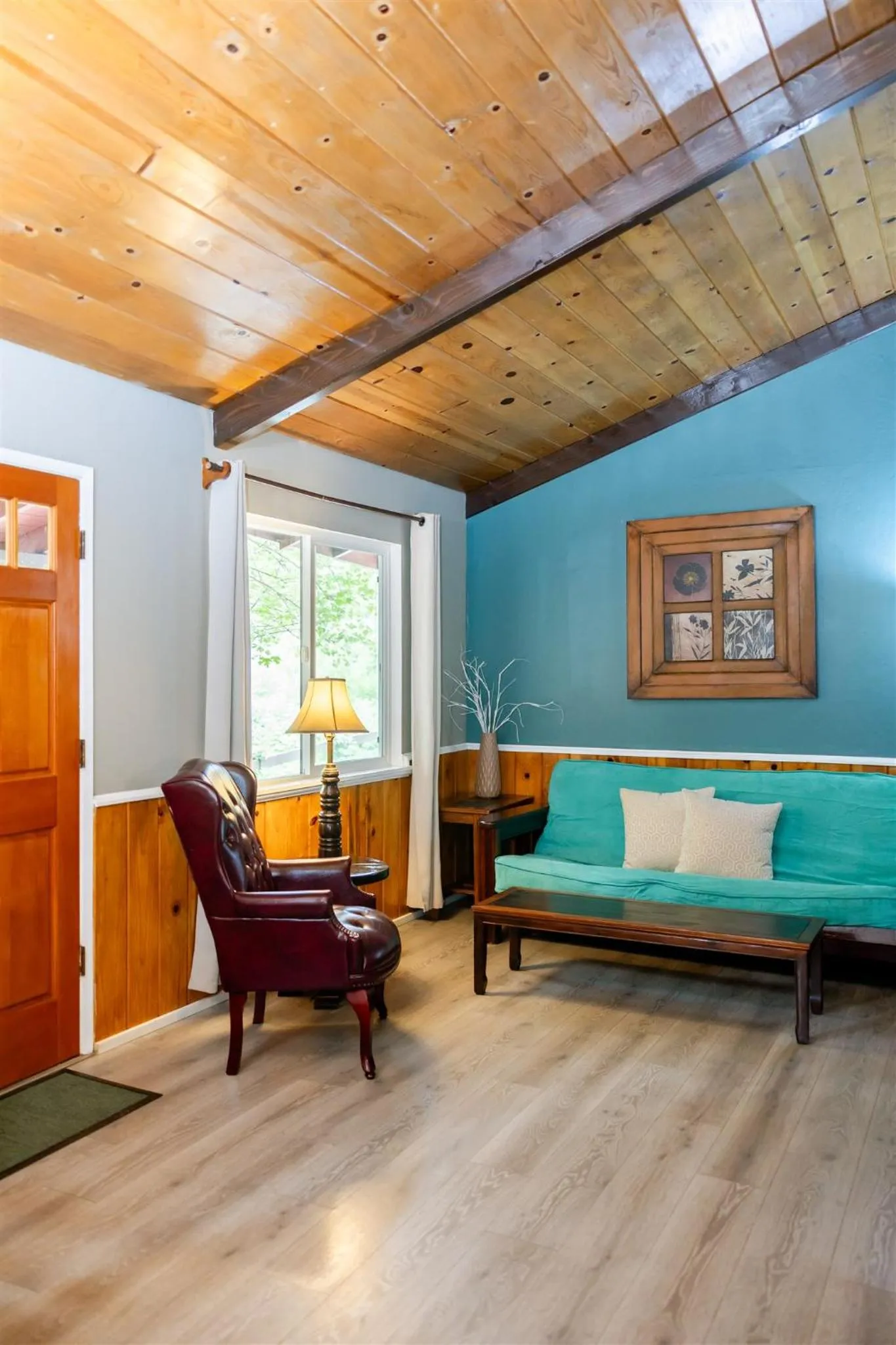 Living room, Bed in Fern River Resort