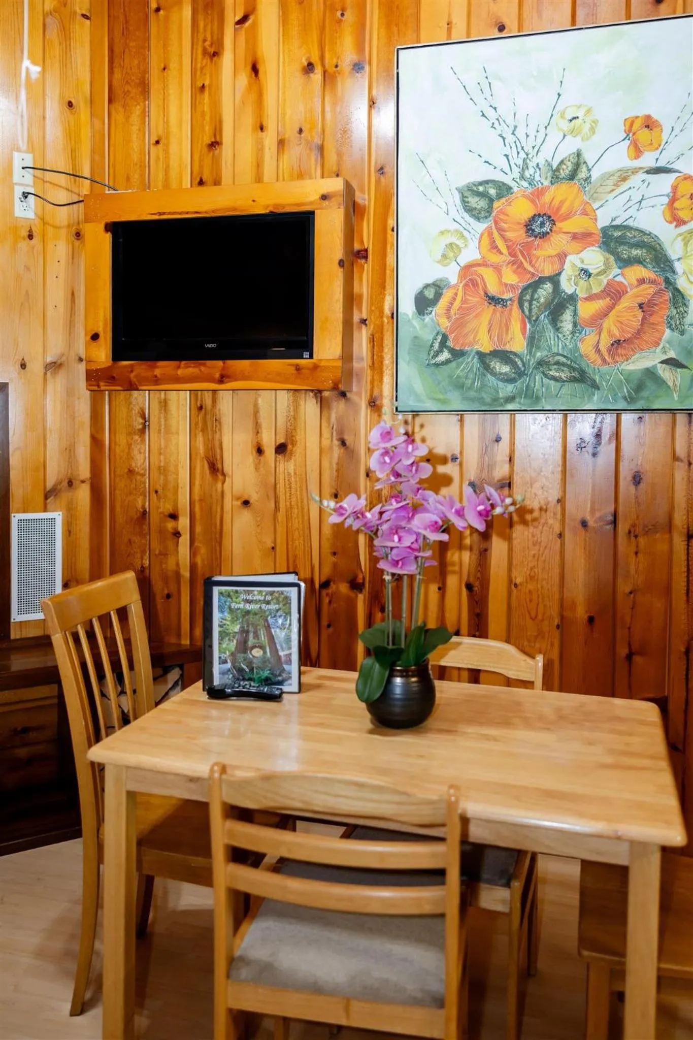 Dining area in Fern River Resort