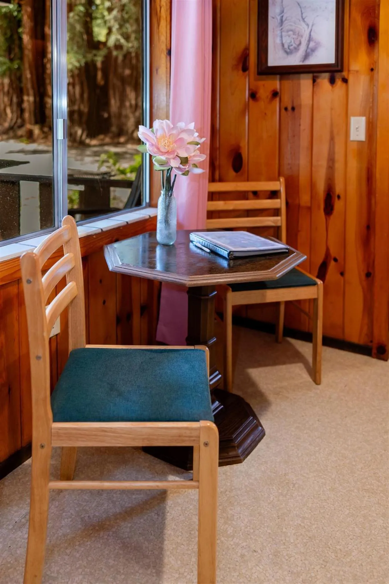Dining area in Fern River Resort