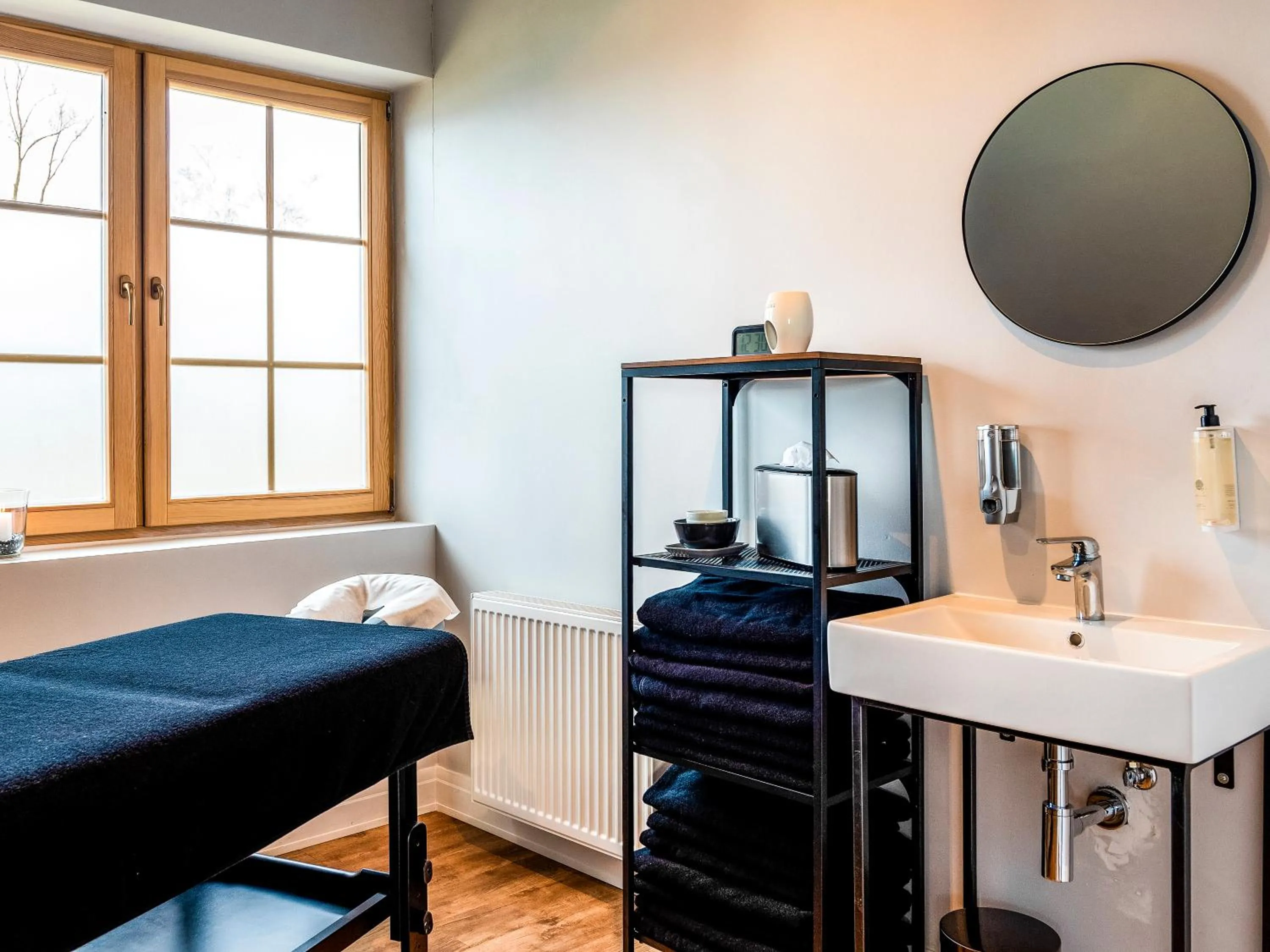 Massage, Bed in White Sails Solina