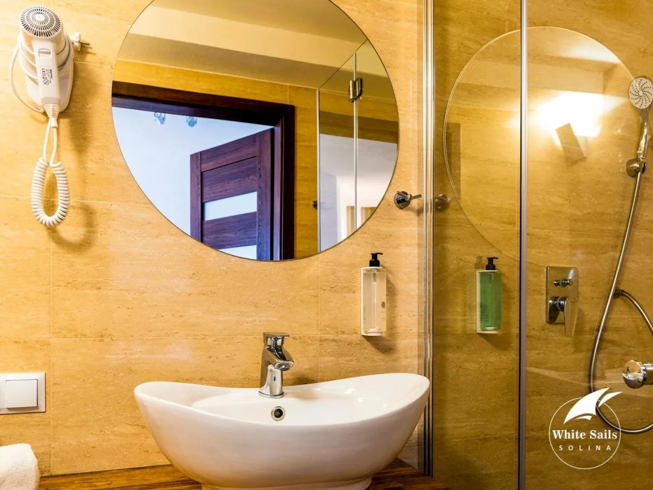 Shower in White Sails Solina
