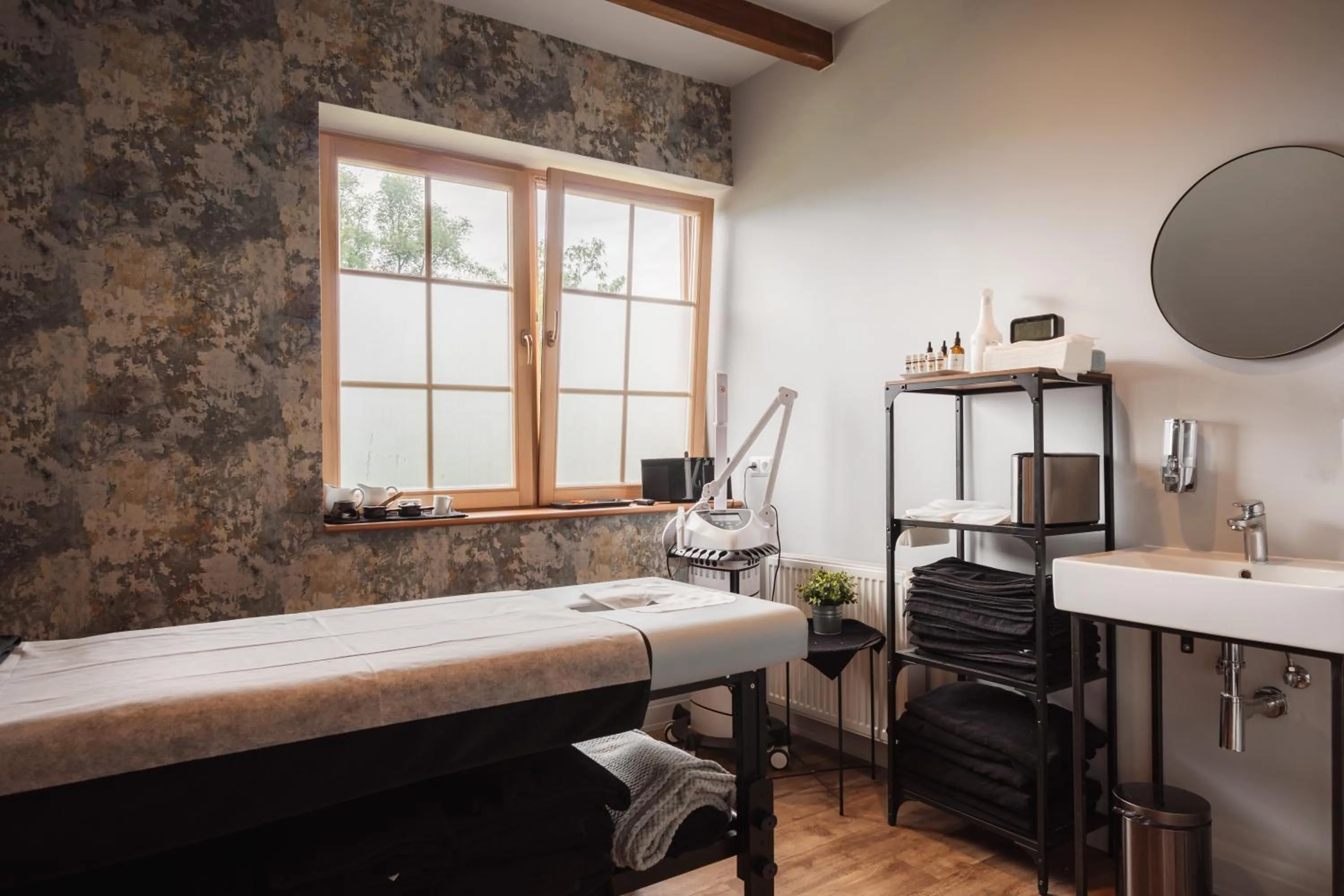Massage, Bed in White Sails Solina