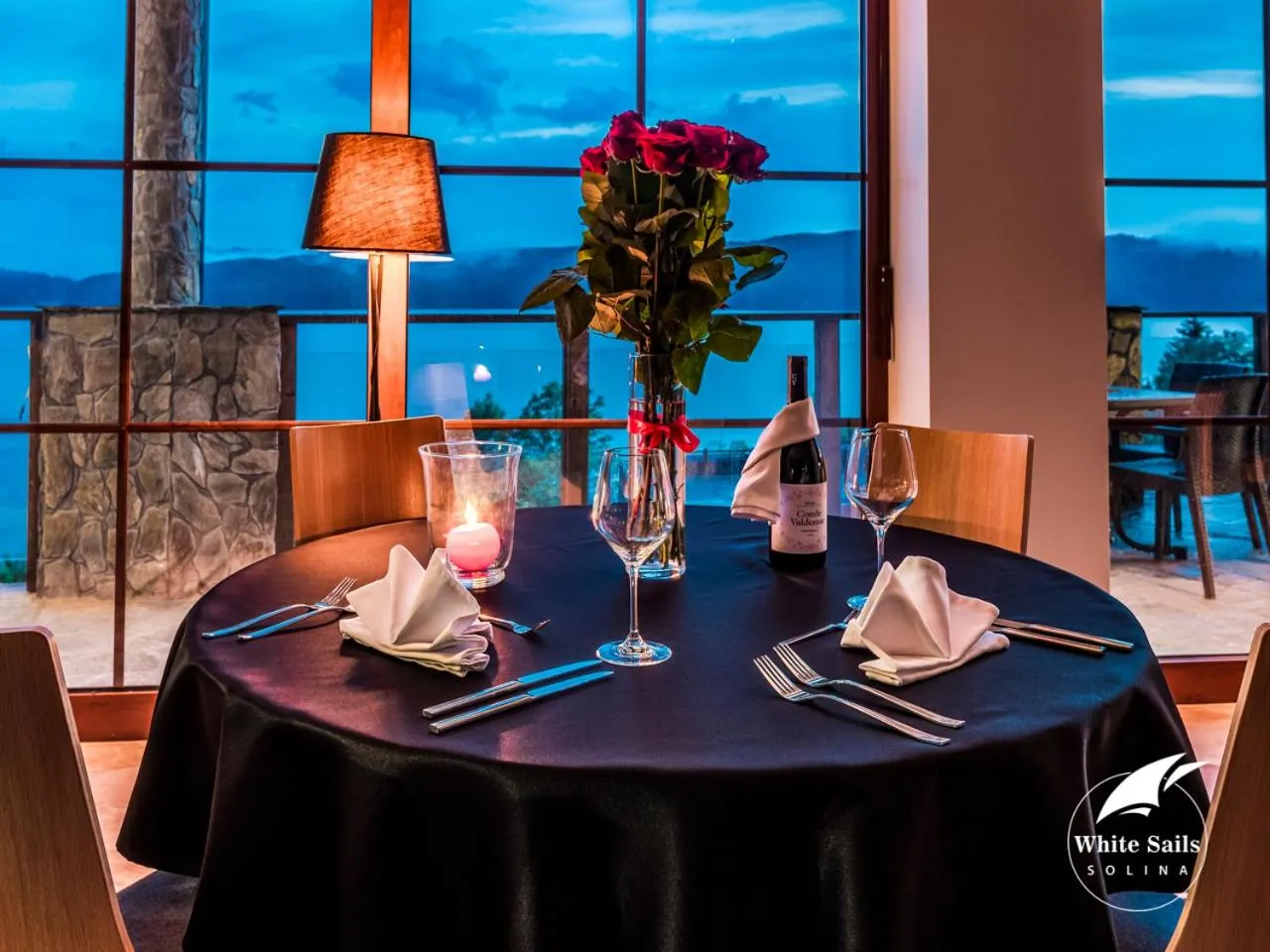 Restaurant/places to eat in White Sails Solina