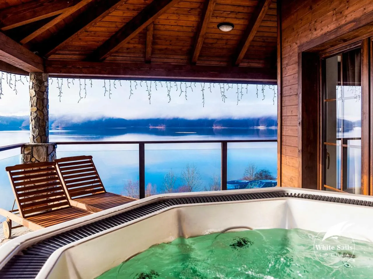 Hot Tub in White Sails Solina