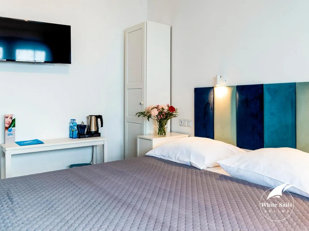 Bed in White Sails Solina