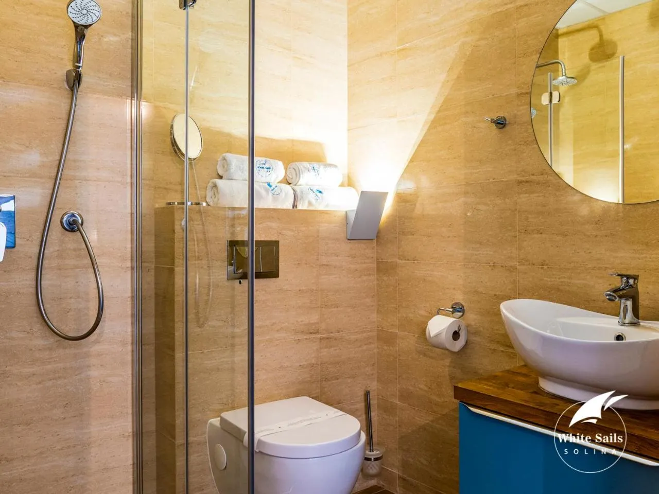 Shower in White Sails Solina