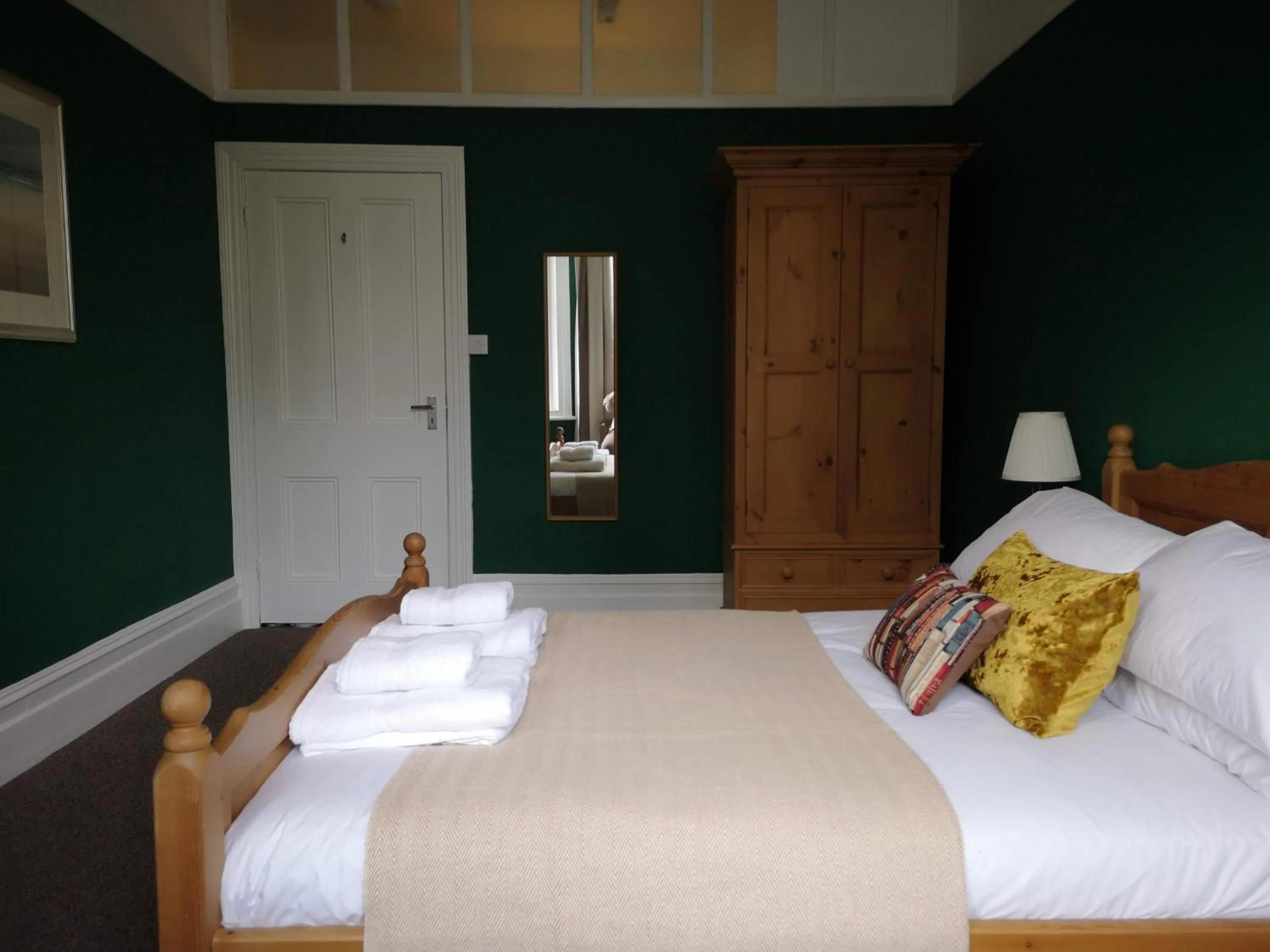 Bedroom in 2 Bedroom Apartment at Kent Escapes Short Lets & Serviced Accommodation Kent, Bouverie Escape Folkestone with Wifi