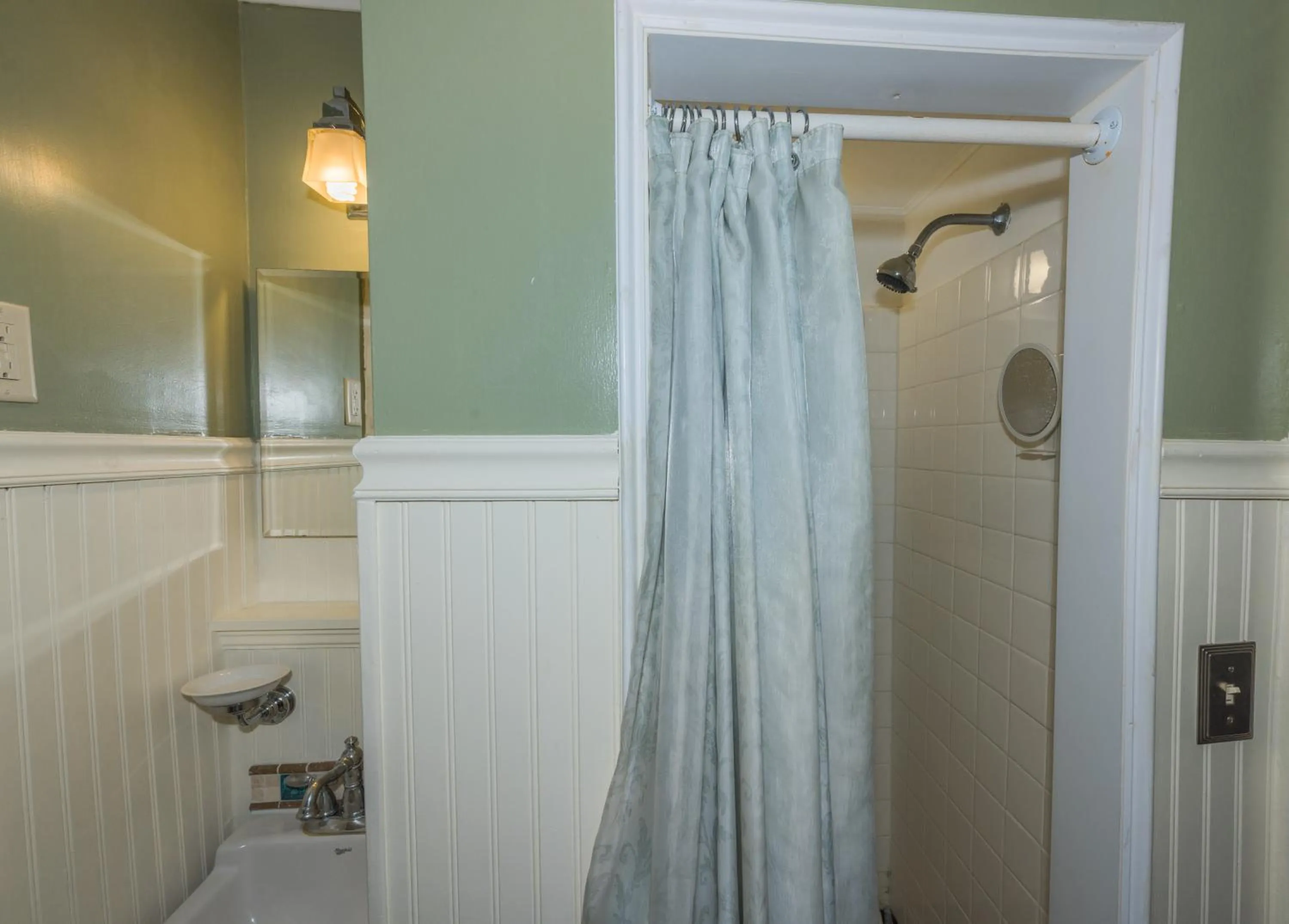 Bathroom in Cedars of Williamsburg Bed & Breakfast