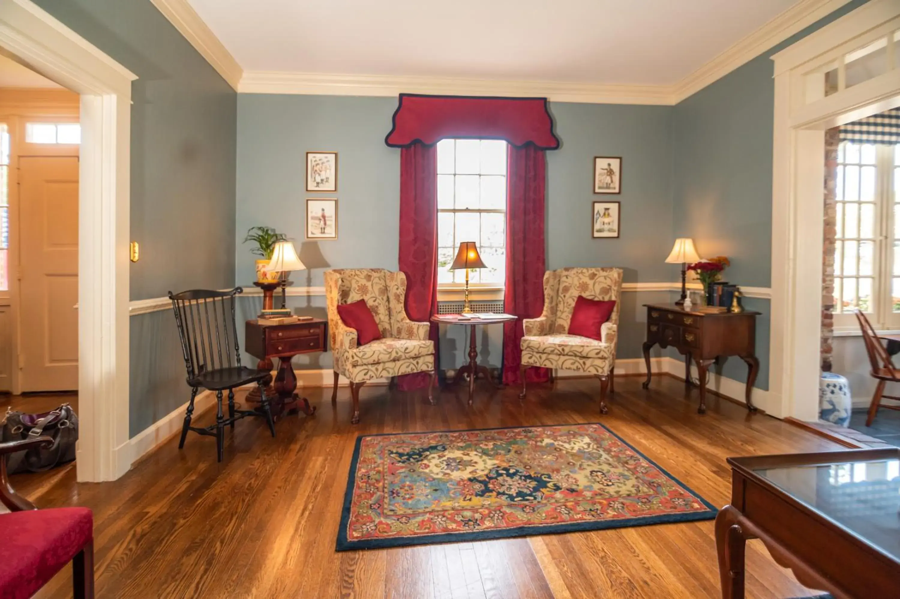 Living room in Cedars of Williamsburg Bed & Breakfast Living room in Cedars of Williamsburg Bed & Breakfast