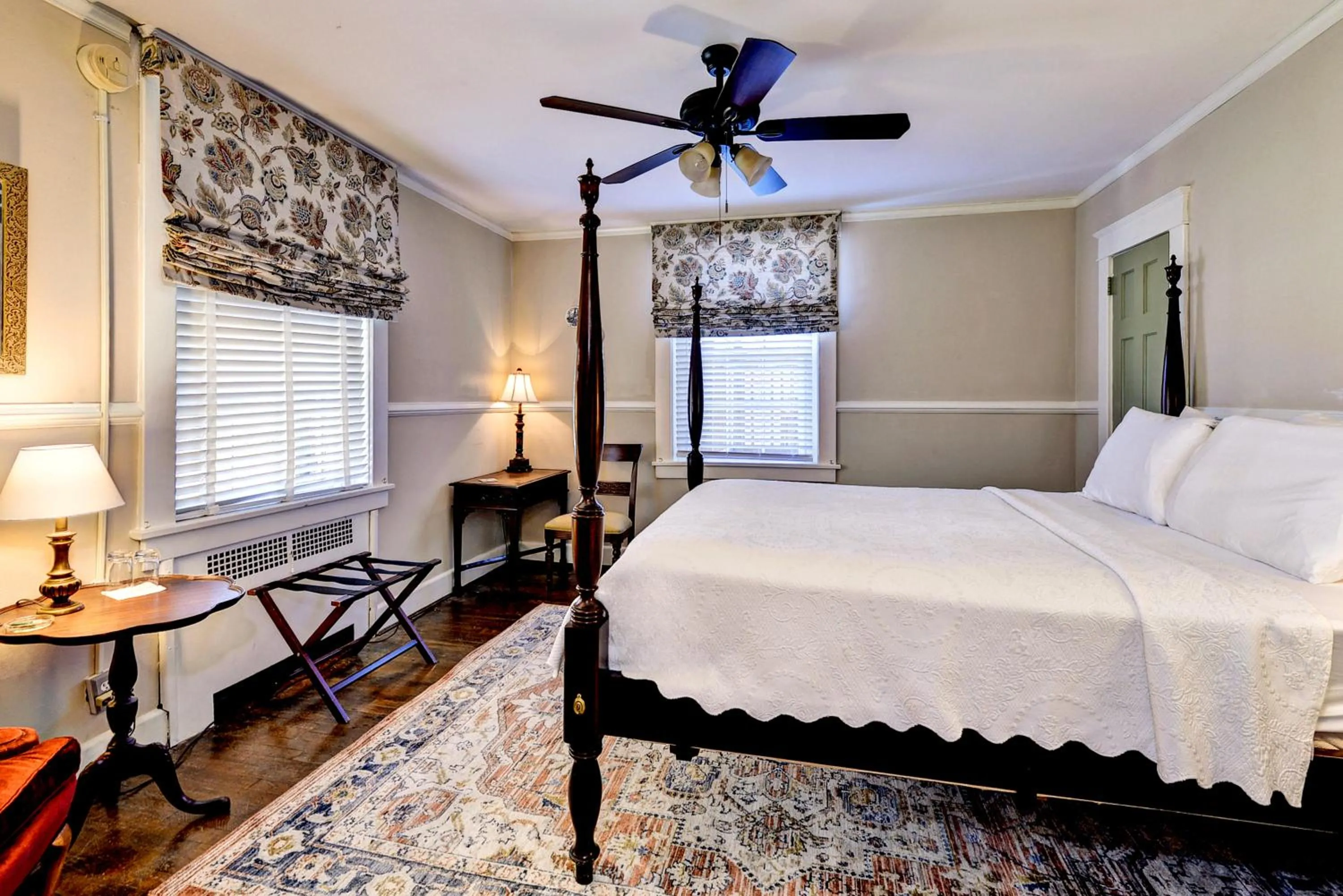 Bed in Cedars of Williamsburg Bed & Breakfast