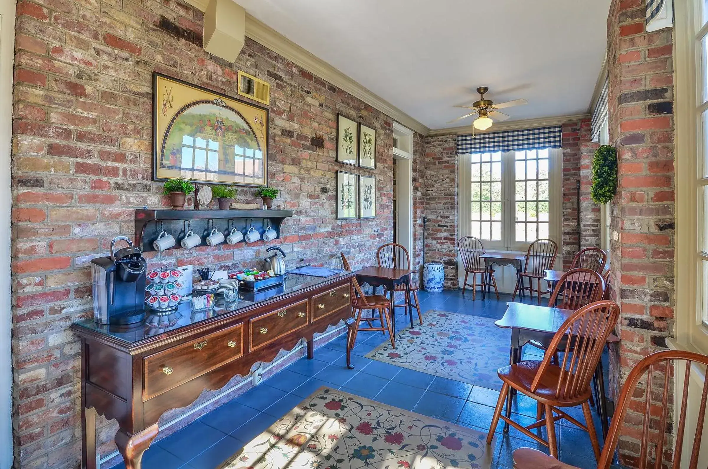 Dining area in Cedars of Williamsburg Bed & Breakfast Dining area in Cedars of Williamsburg Bed & Breakfast